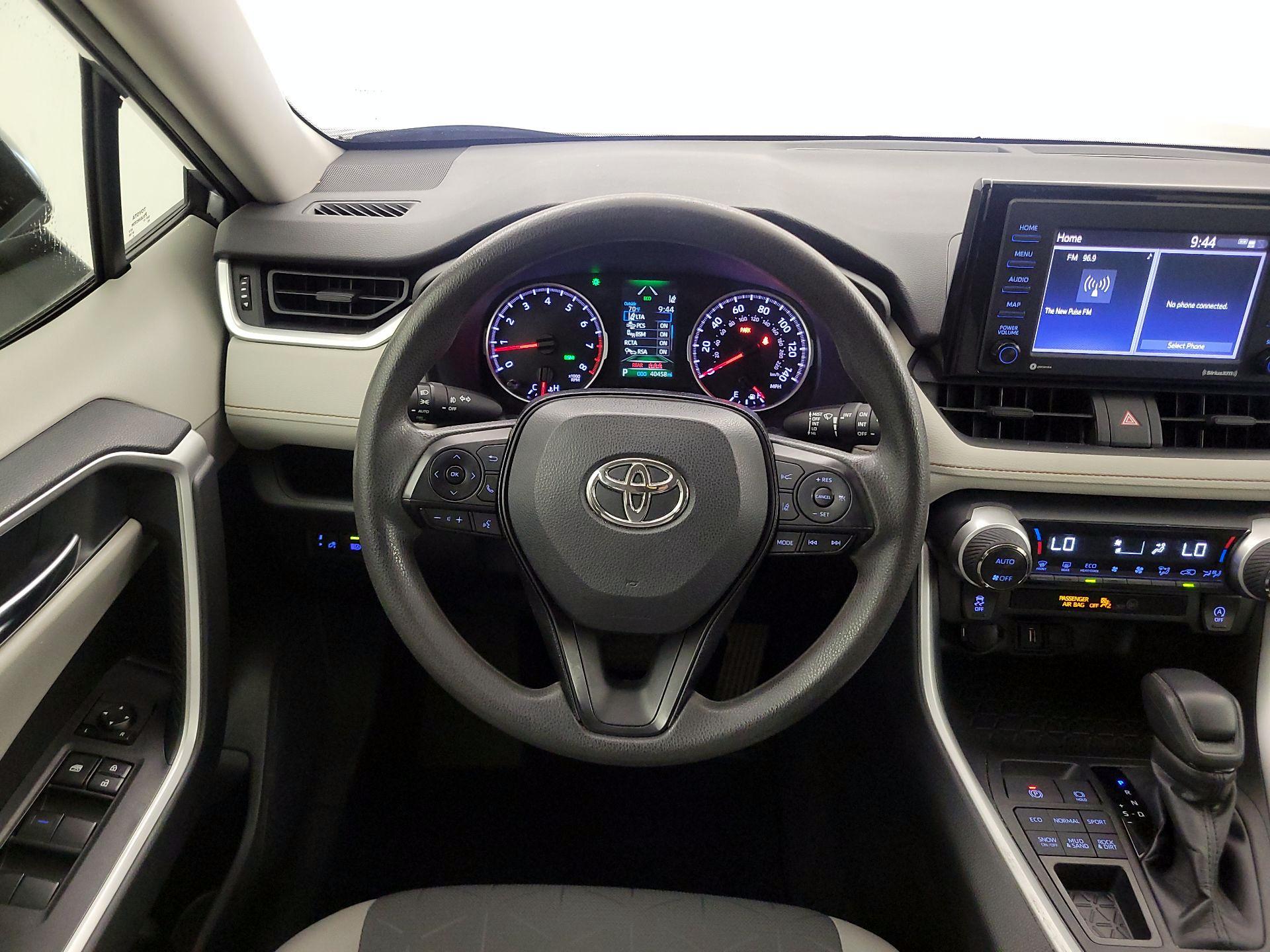 Thumbnail: 2020 Toyota RAV4 - 10