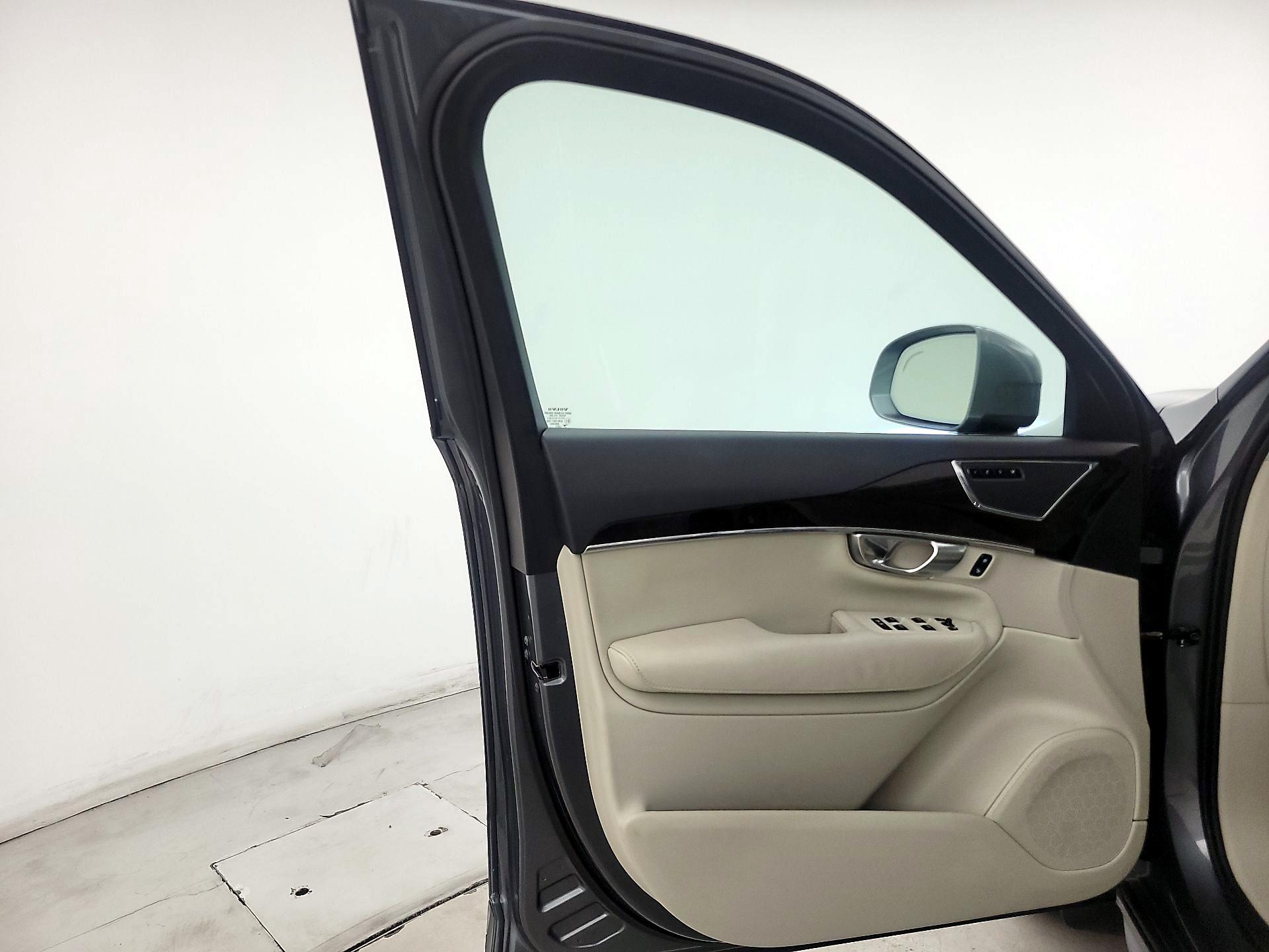 Thumbnail: 2017 Volvo XC90 - 12