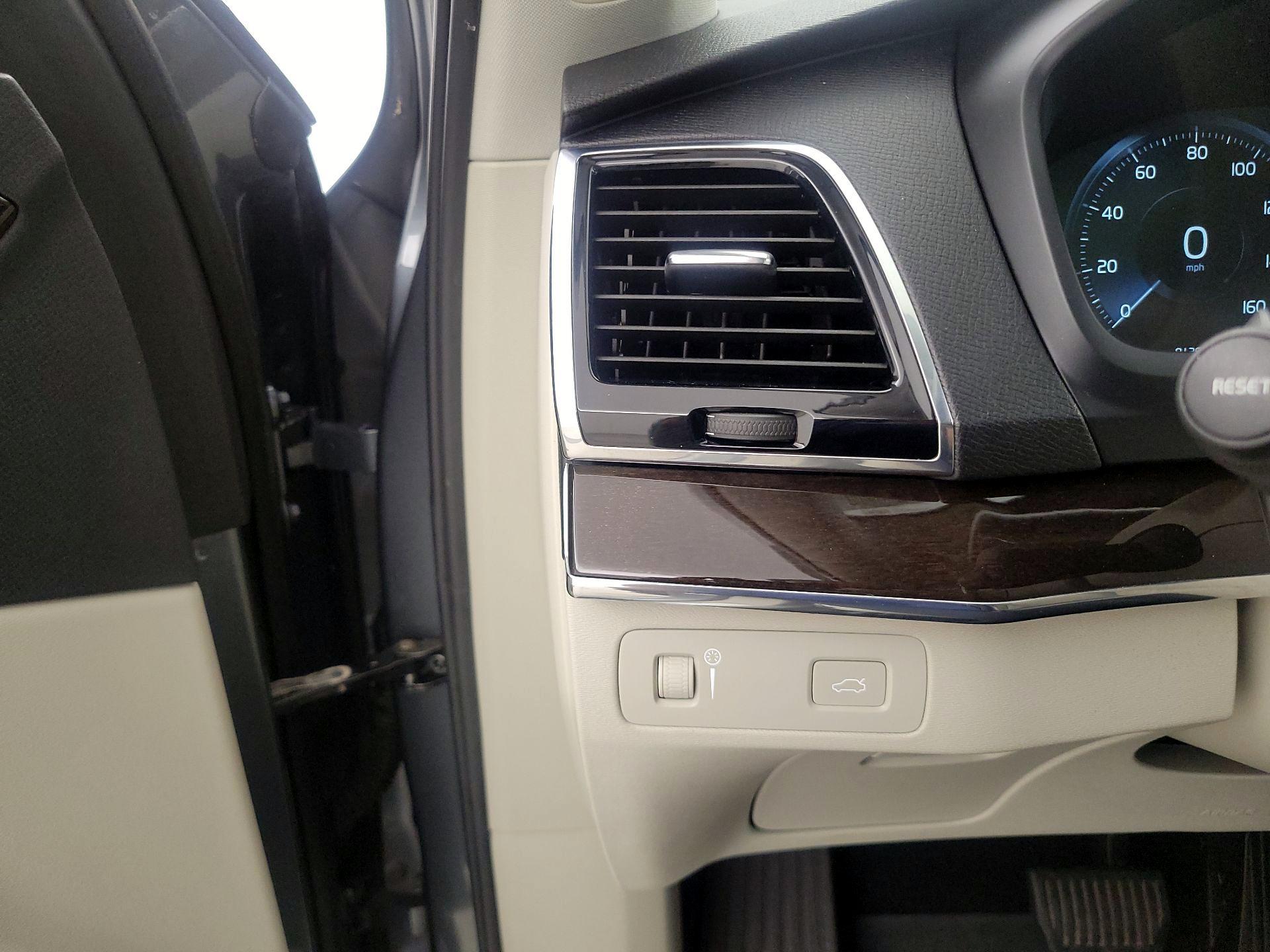 Thumbnail: 2017 Volvo XC90 - 13