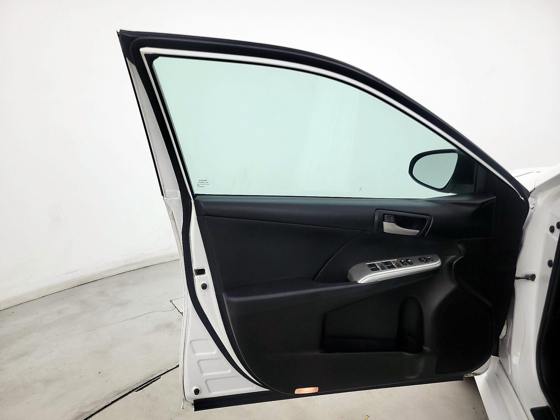 Thumbnail: 2014 Toyota Camry - 12