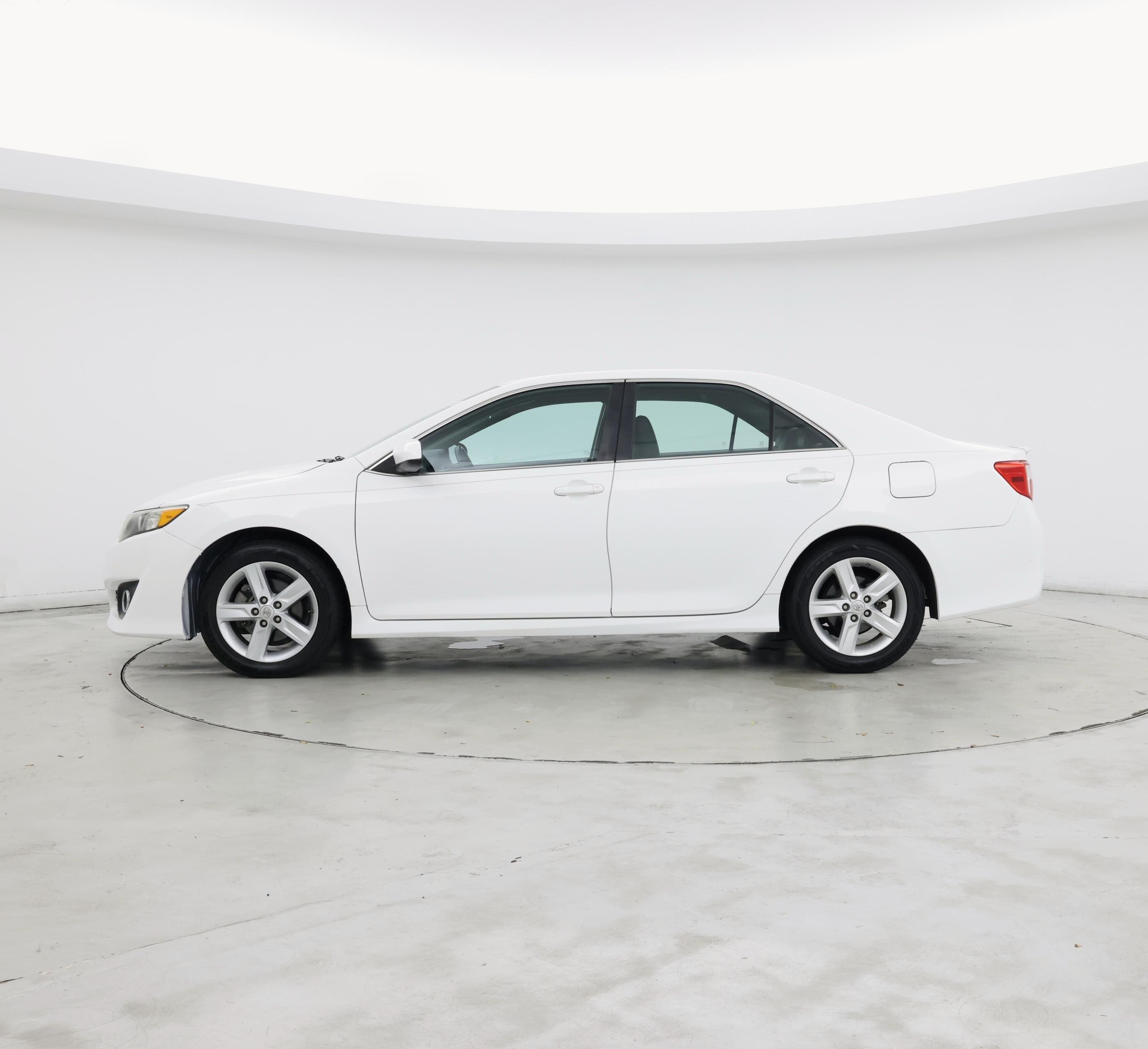 Thumbnail: 2014 Toyota Camry - 3