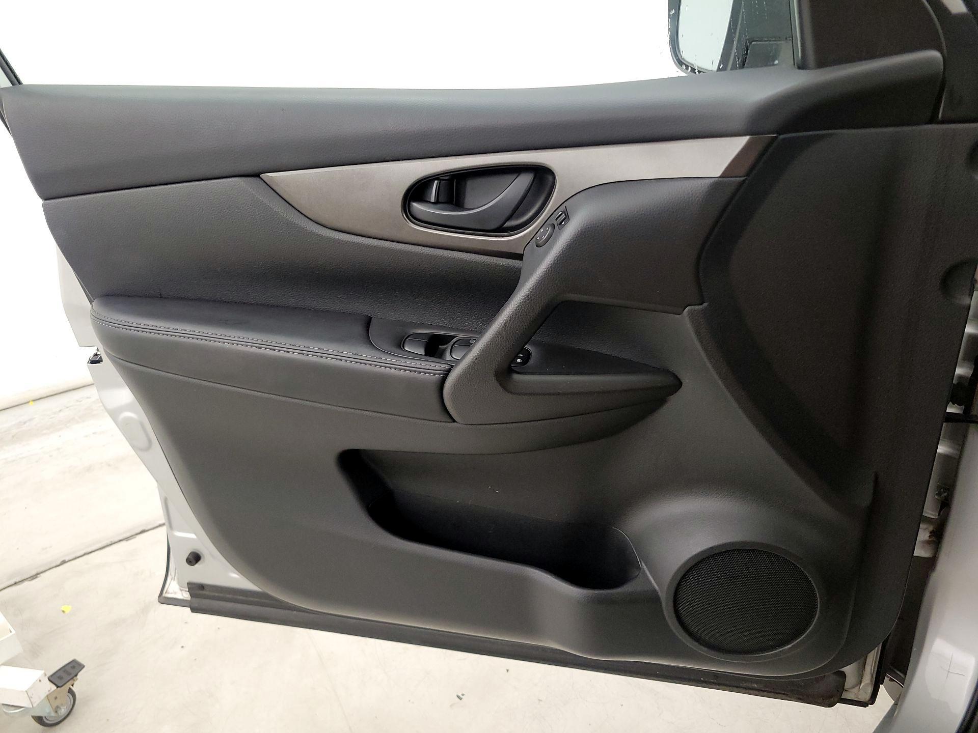 Thumbnail: 2019 Nissan Rogue Sport - 12