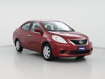 Red 2014 Nissan Versa SV