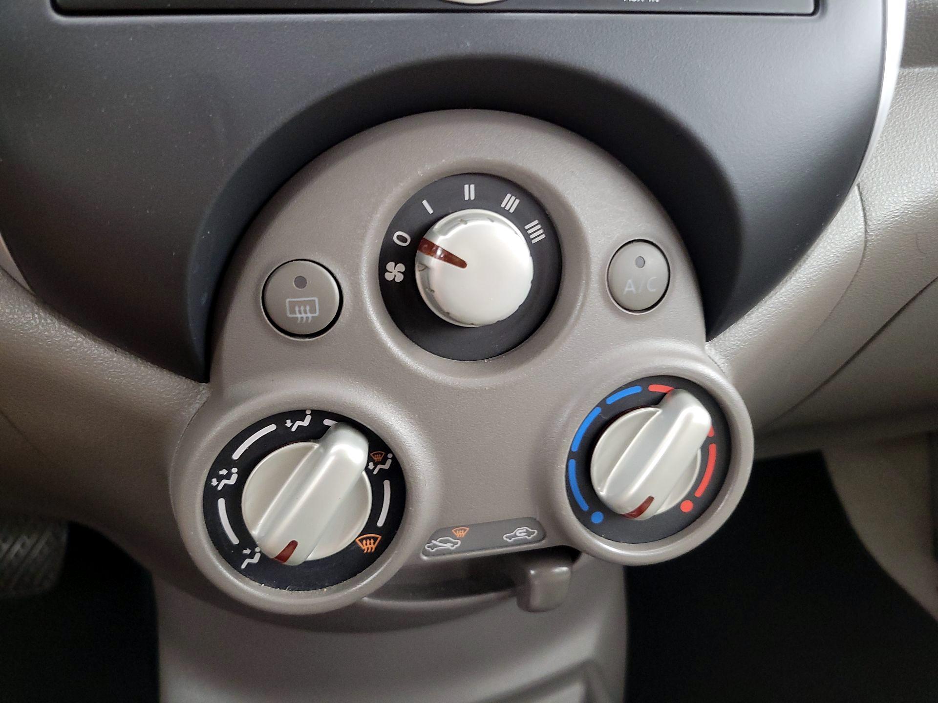 Thumbnail: 2014 Nissan Versa - 15