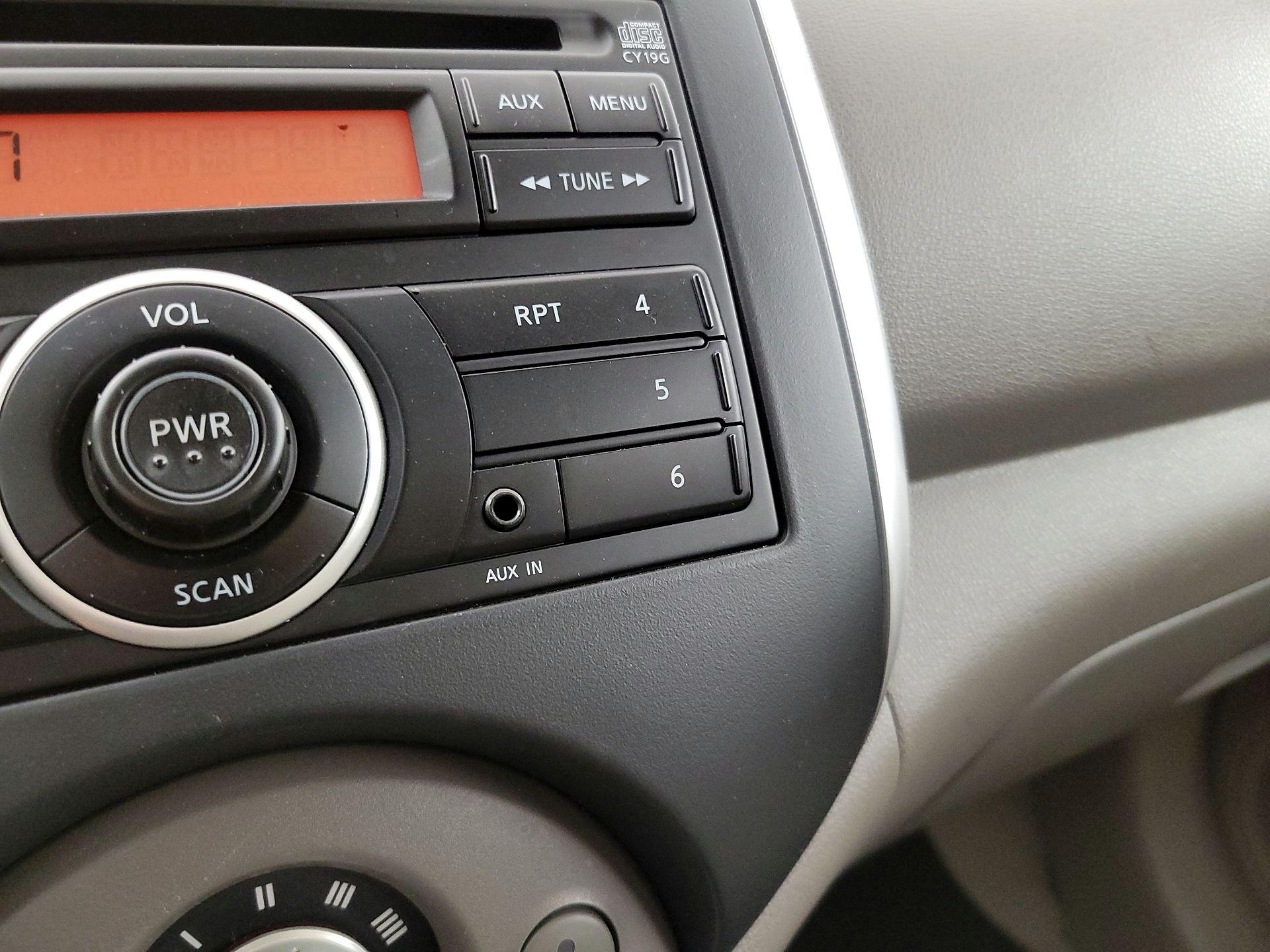 Thumbnail: 2014 Nissan Versa - 17