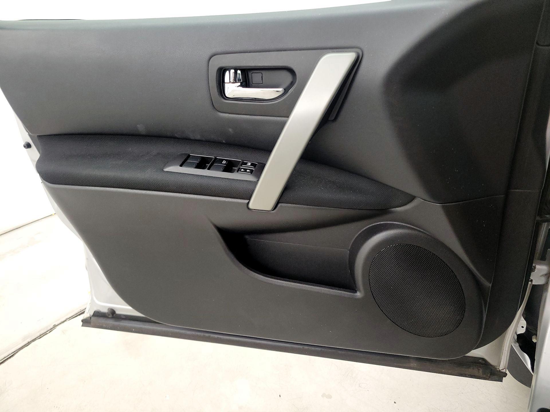 Thumbnail: 2015 Nissan Rogue - 12
