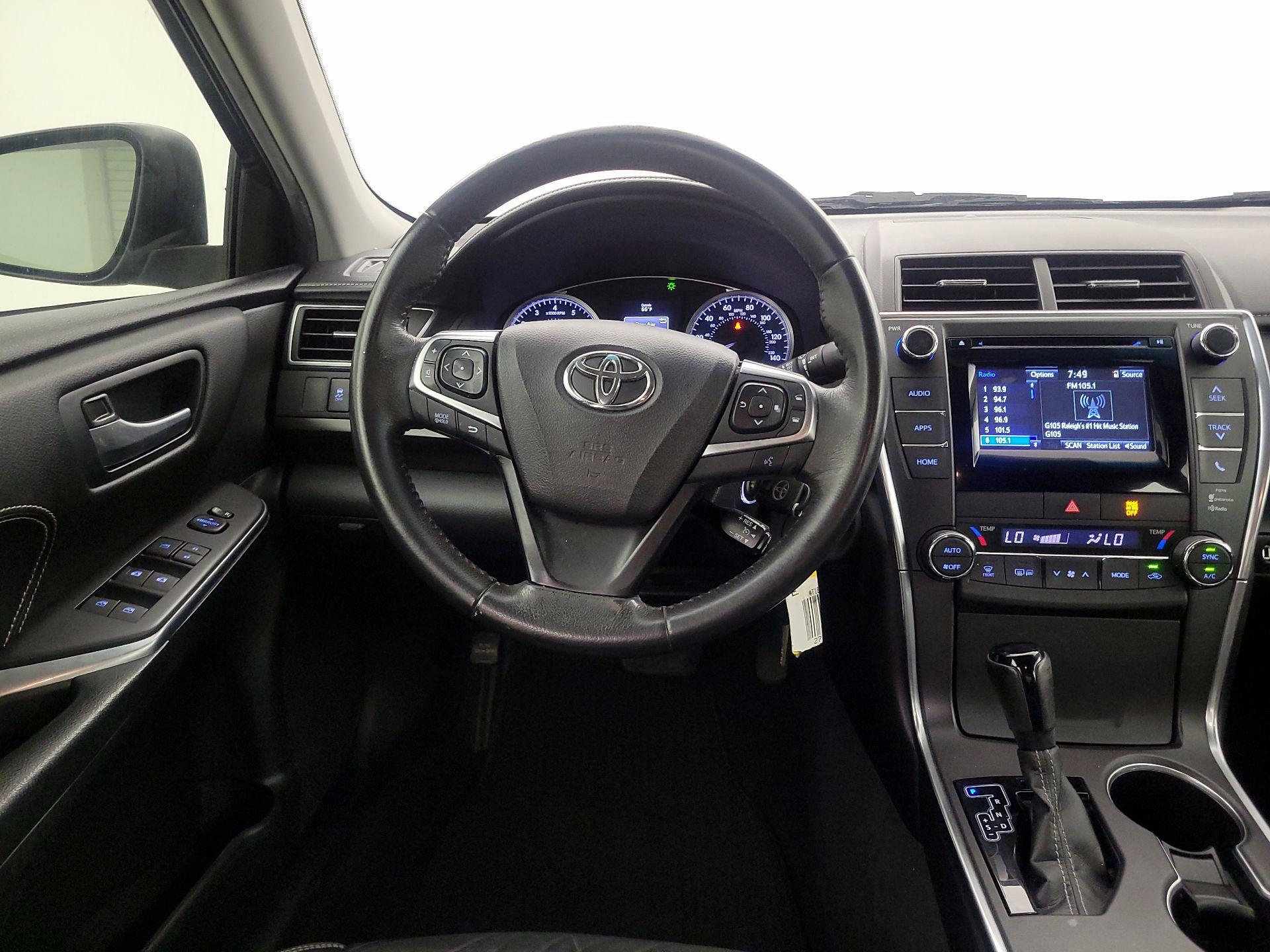 Thumbnail: 2015 Toyota Camry - 10