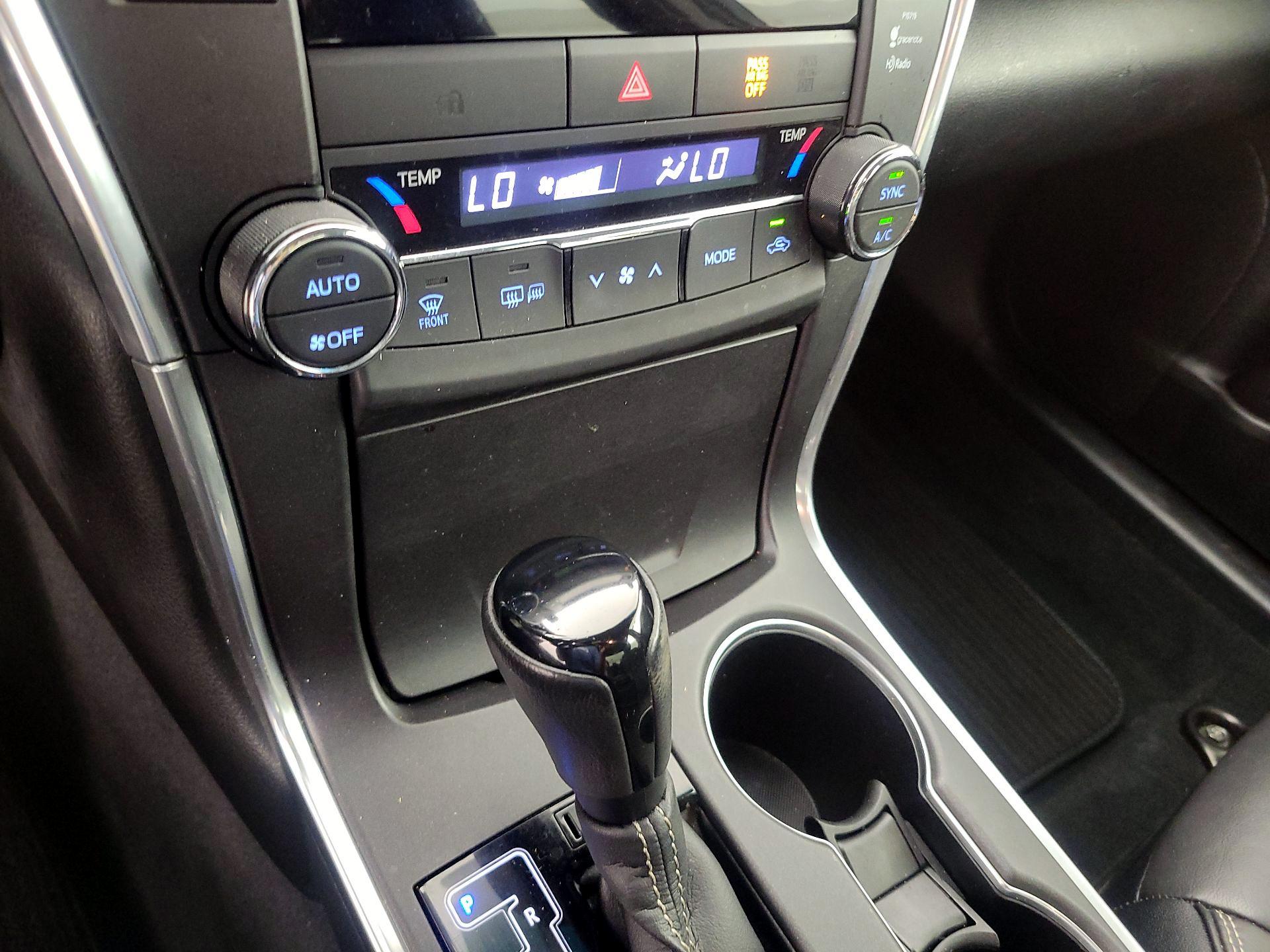 Thumbnail: 2015 Toyota Camry - 16