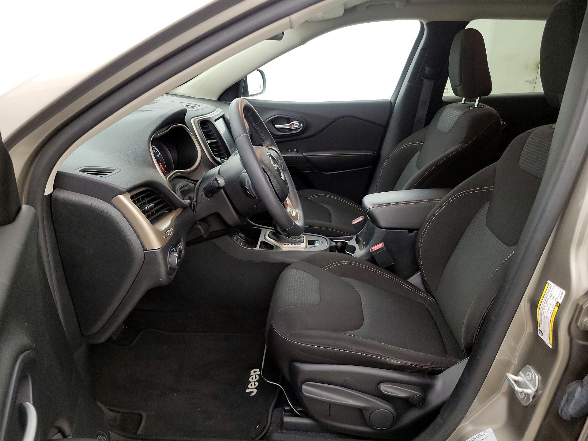 Thumbnail: 2016 Jeep Cherokee - 11