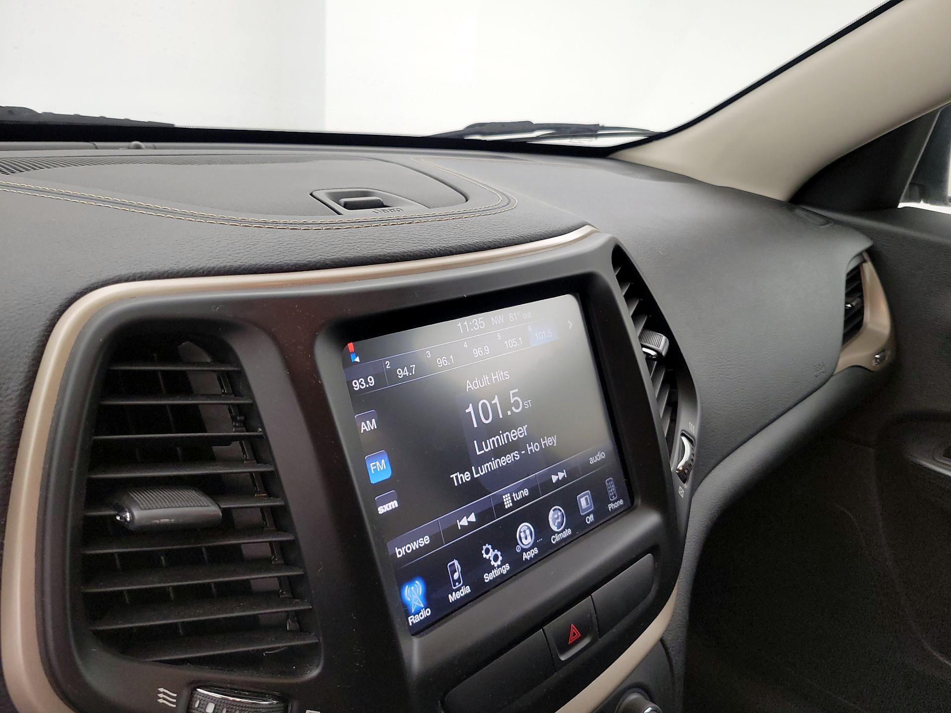 Thumbnail: 2016 Jeep Cherokee - 15