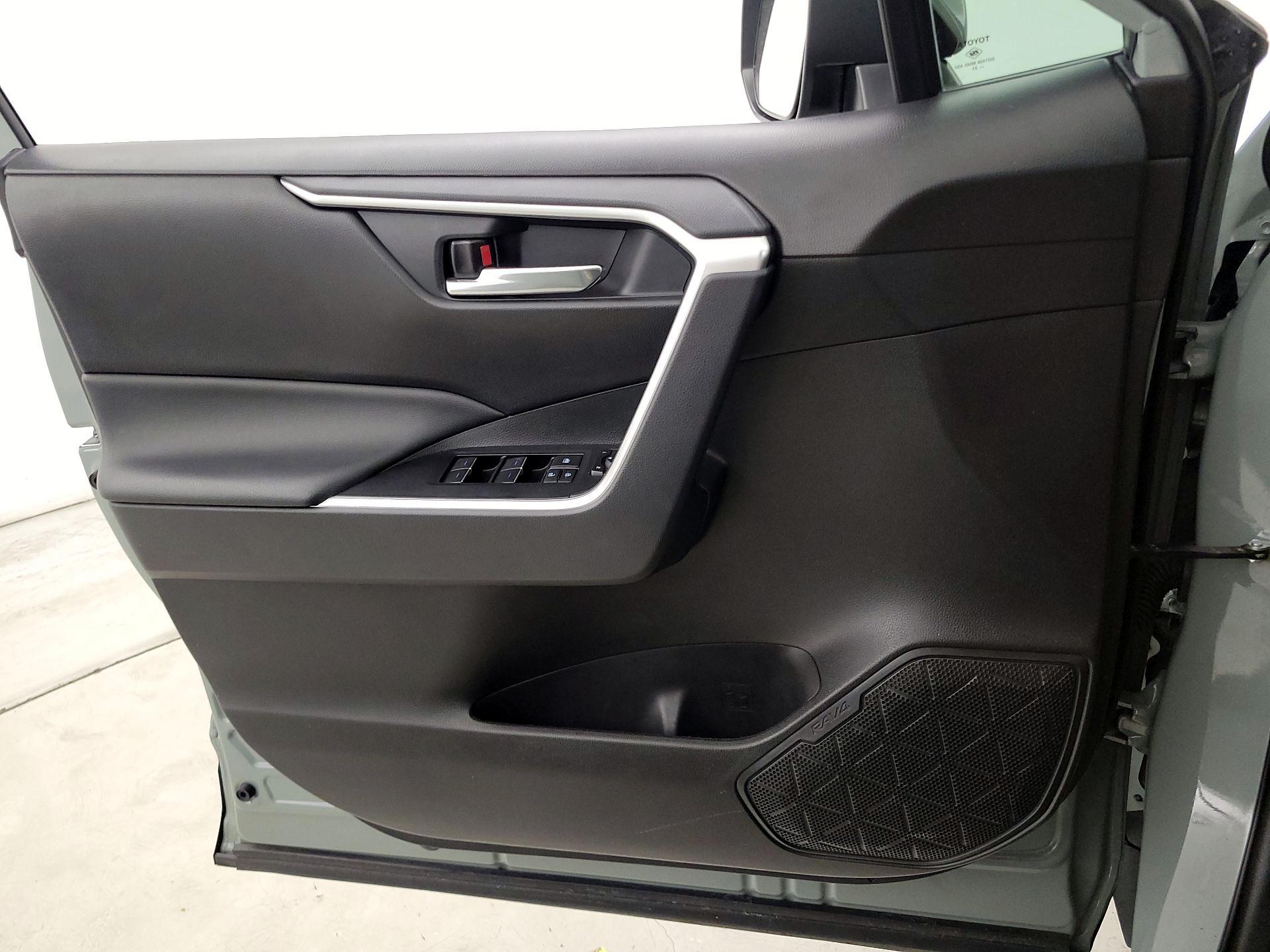 Thumbnail: 2022 Toyota RAV4 - 12