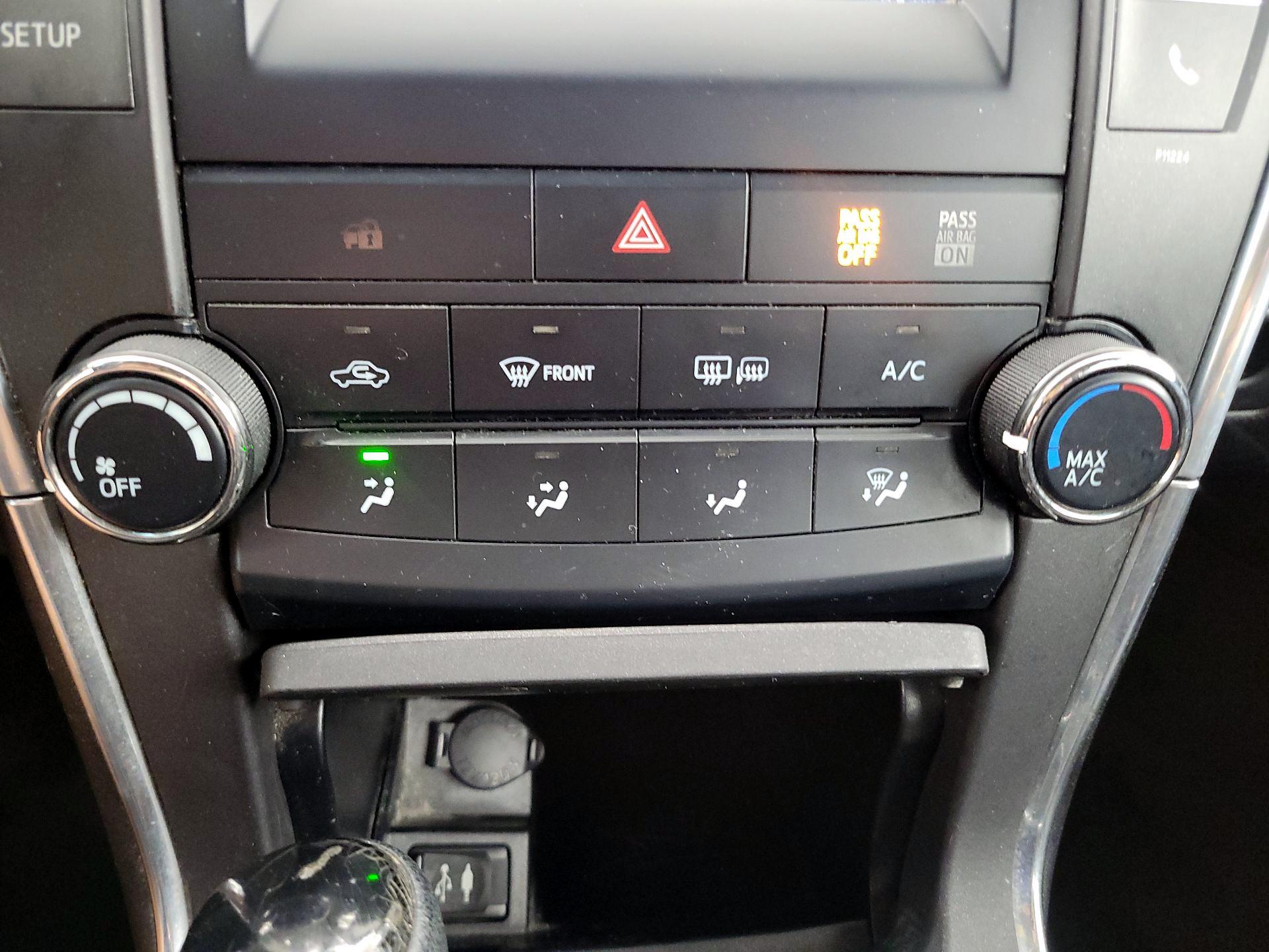 Thumbnail: 2016 Toyota Camry - 16