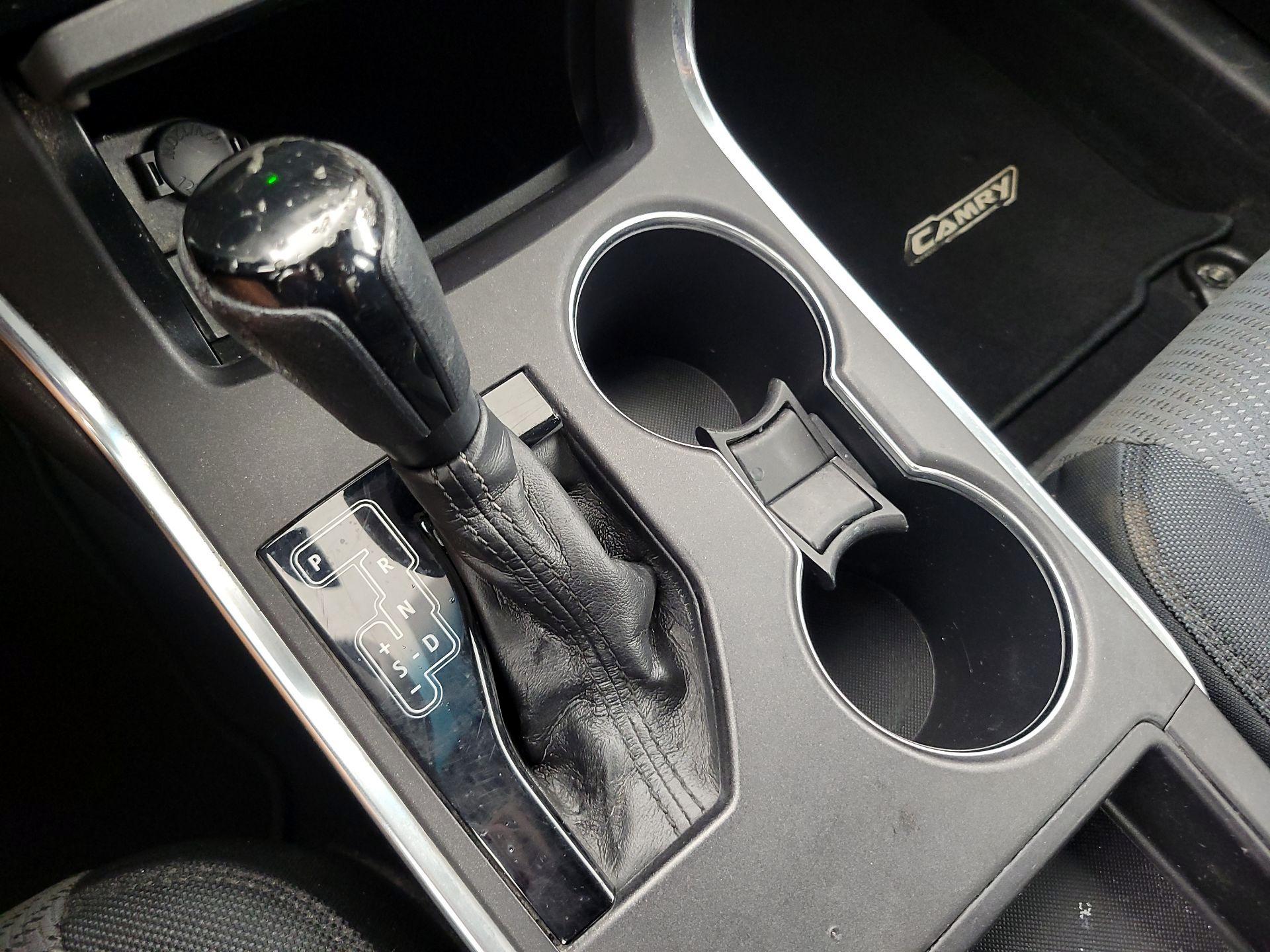 Thumbnail: 2016 Toyota Camry - 17