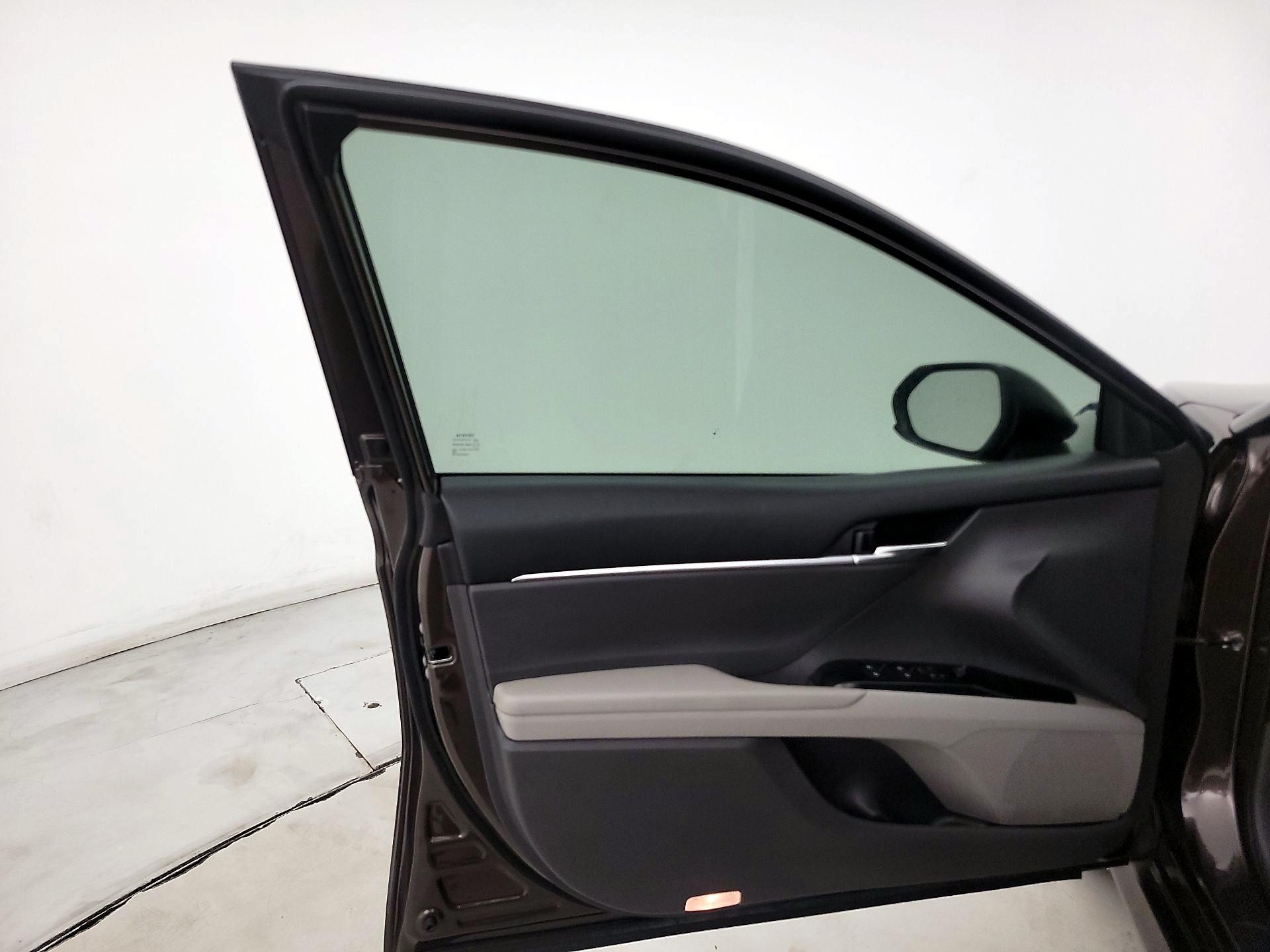 Thumbnail: 2019 Toyota Camry - 12
