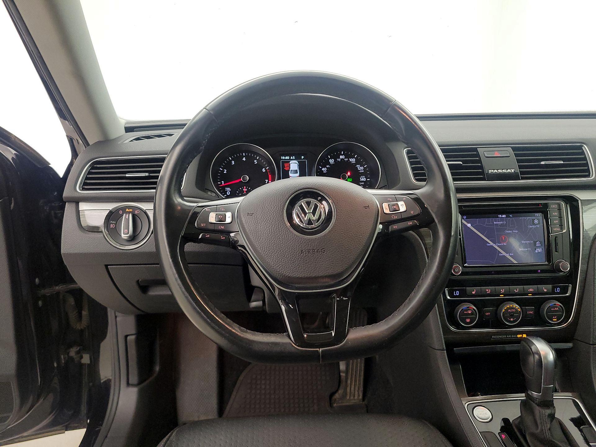 Thumbnail: 2018 Volkswagen Passat - 10