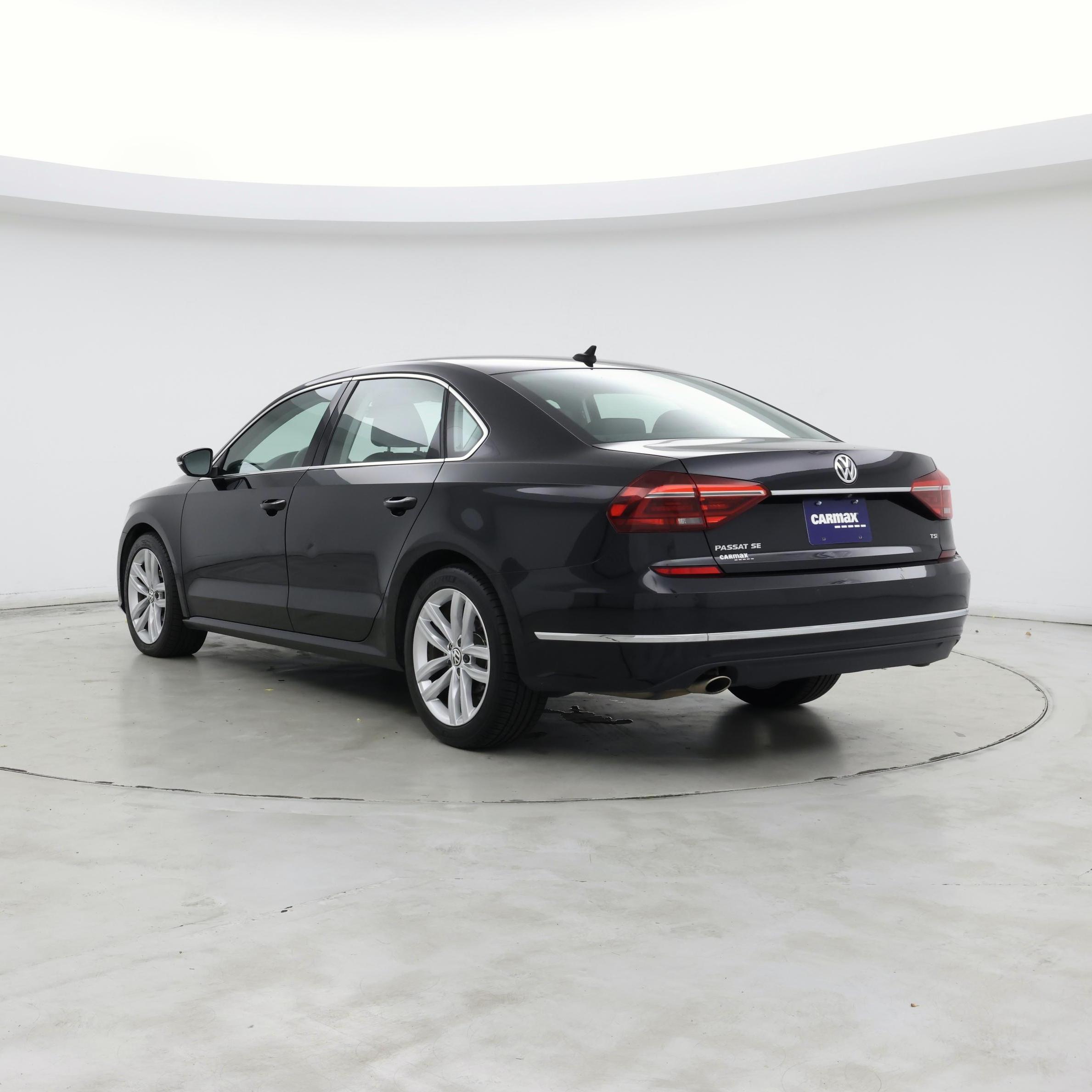 Thumbnail: 2018 Volkswagen Passat - 2