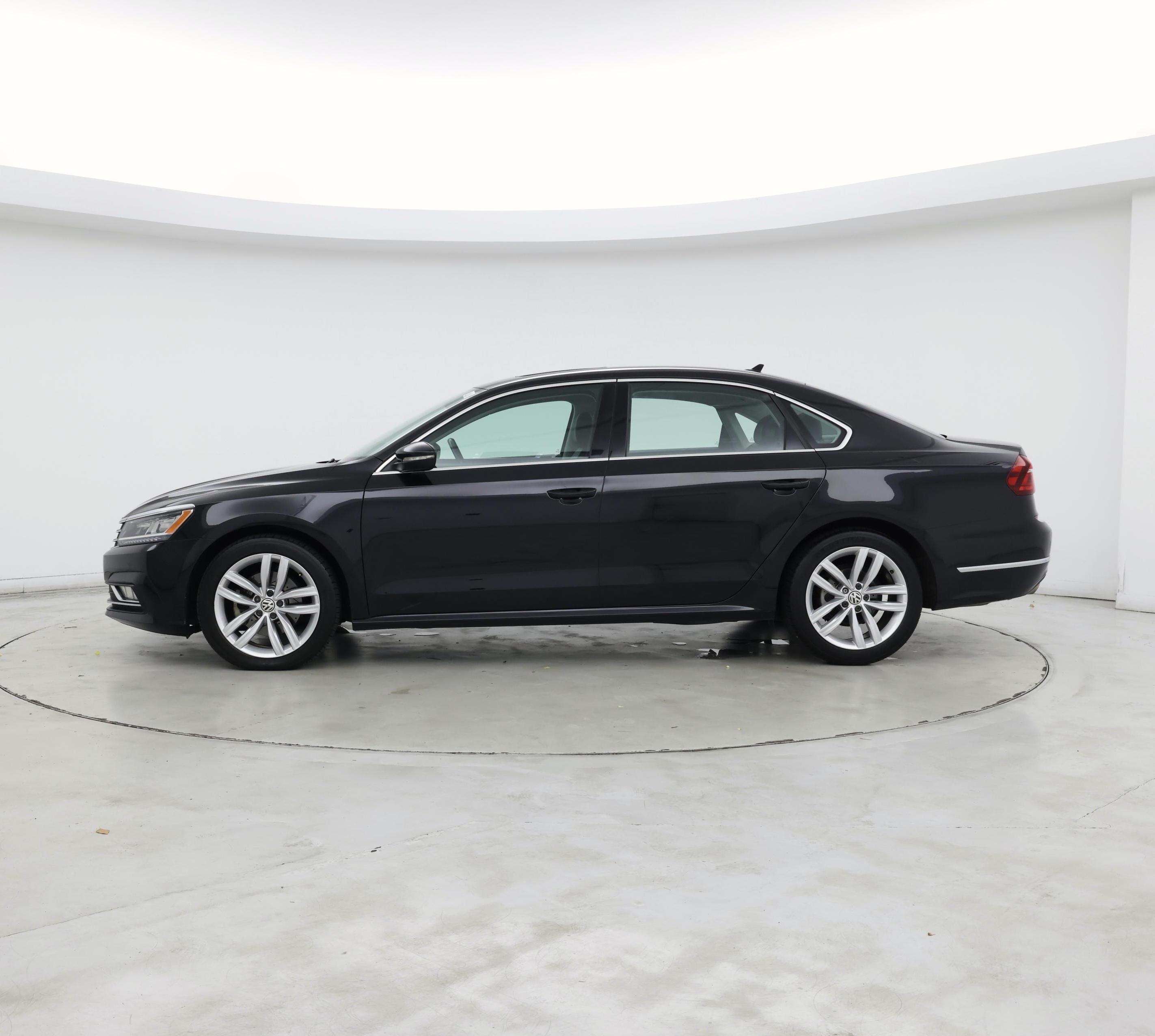 Thumbnail: 2018 Volkswagen Passat - 3