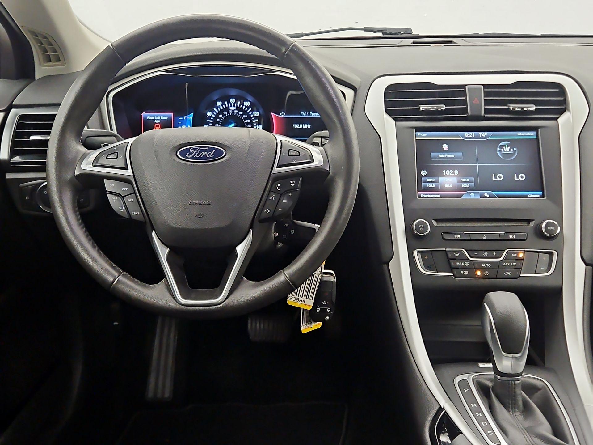 Thumbnail: 2016 Ford Fusion - 10