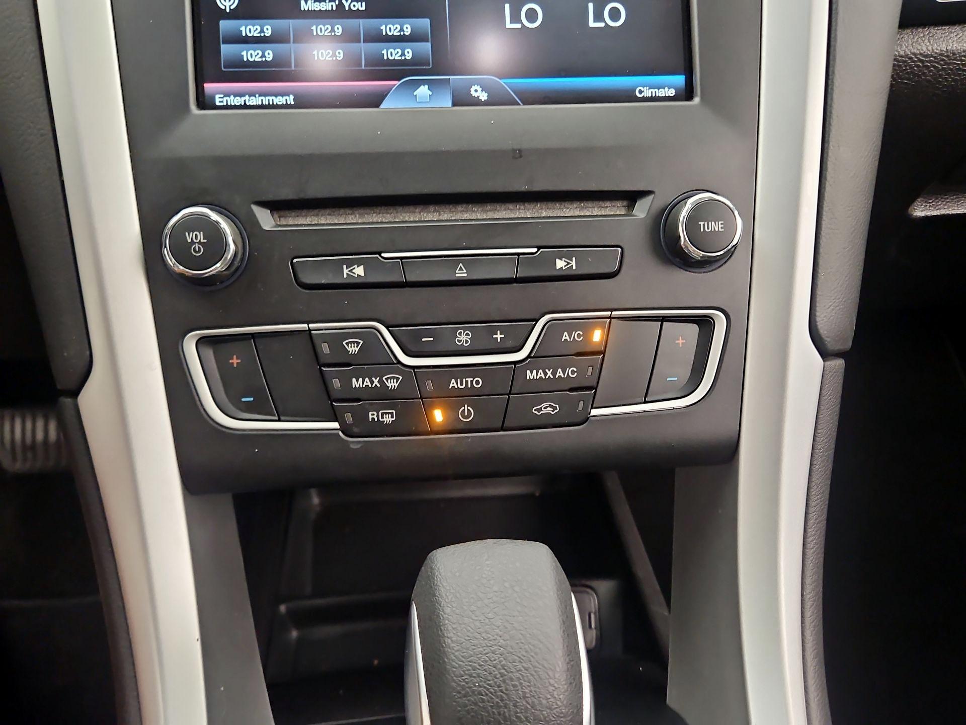 Thumbnail: 2016 Ford Fusion - 16