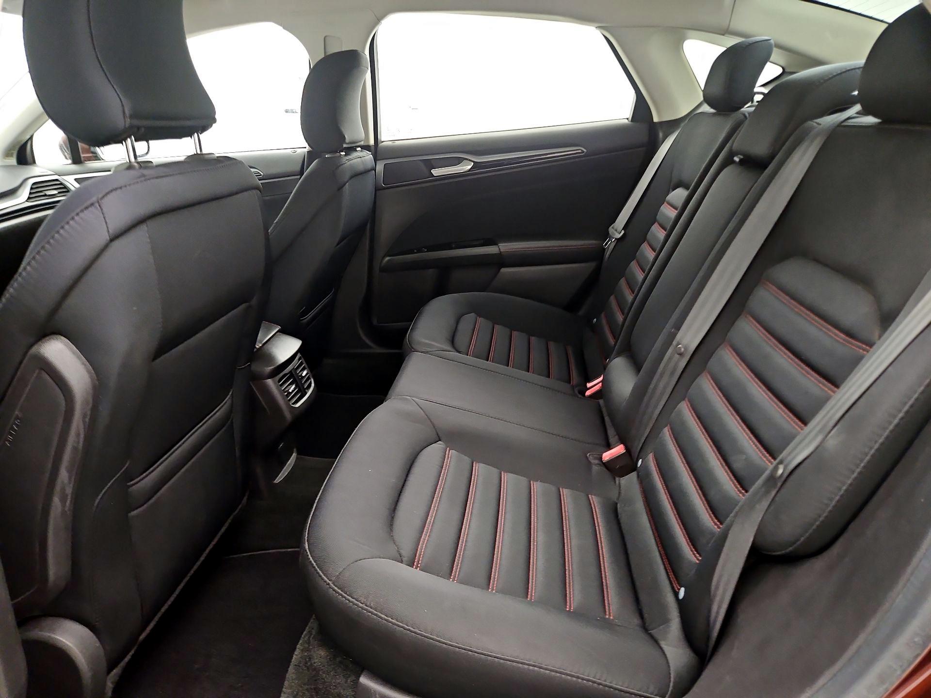Thumbnail: 2016 Ford Fusion - 19