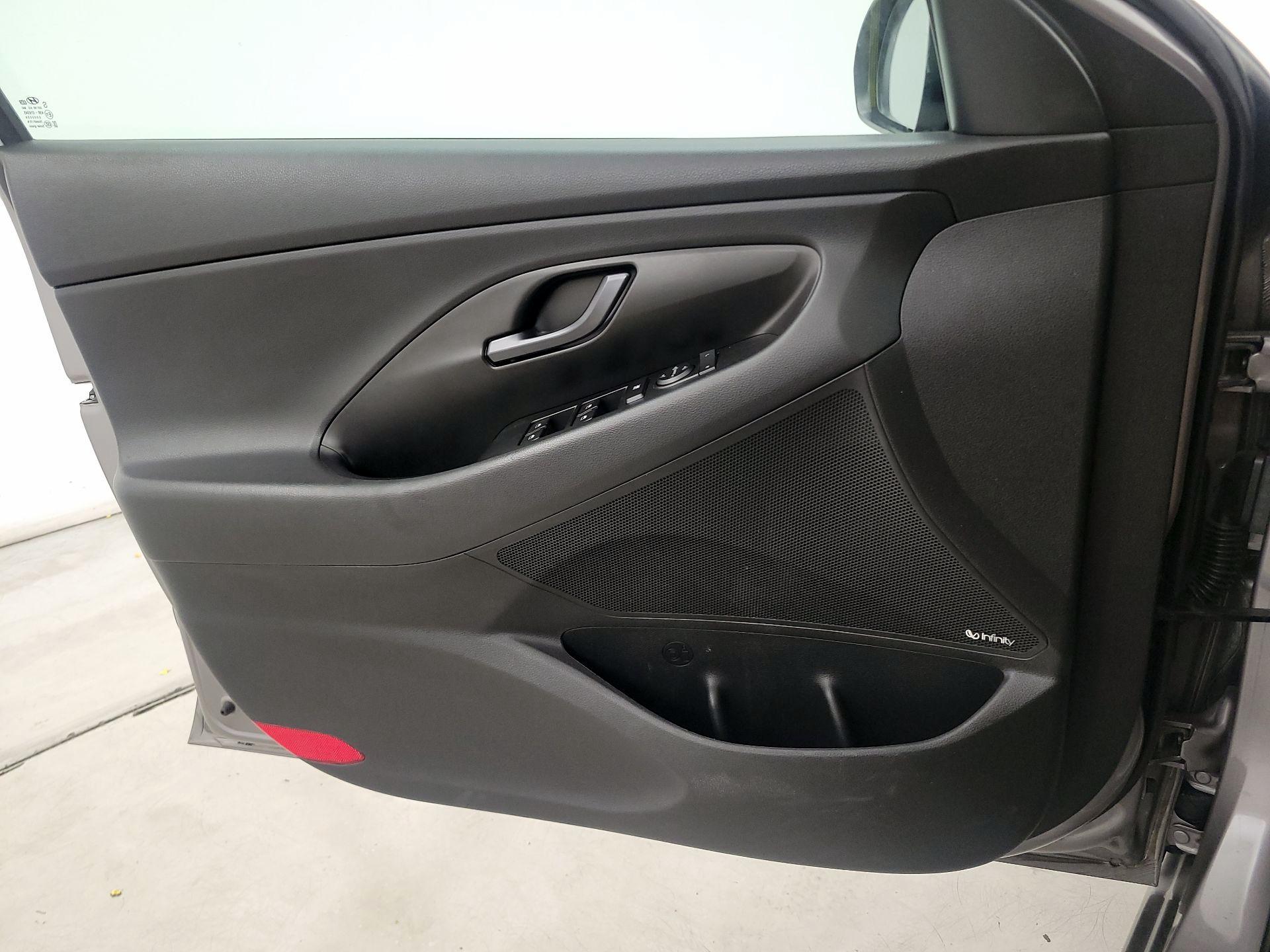 Thumbnail: 2020 Hyundai Elantra - 12