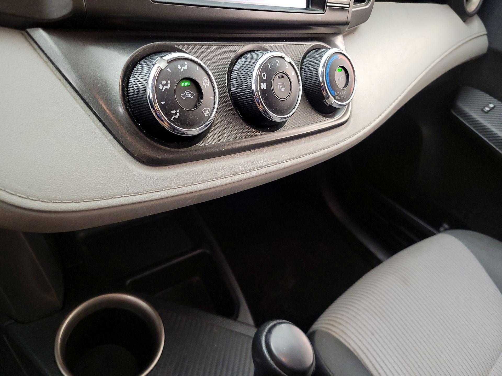 Thumbnail: 2014 Toyota RAV4 - 16