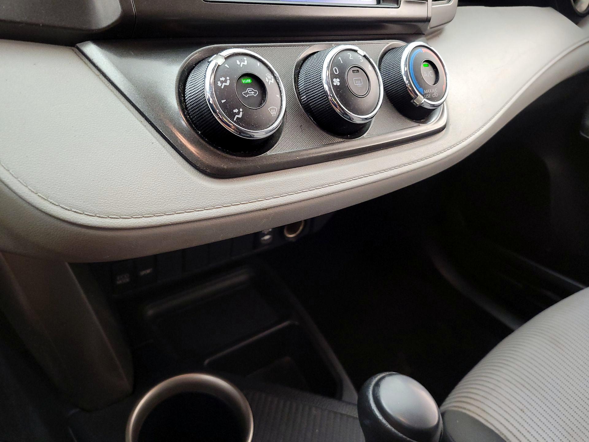 Thumbnail: 2014 Toyota RAV4 - 17