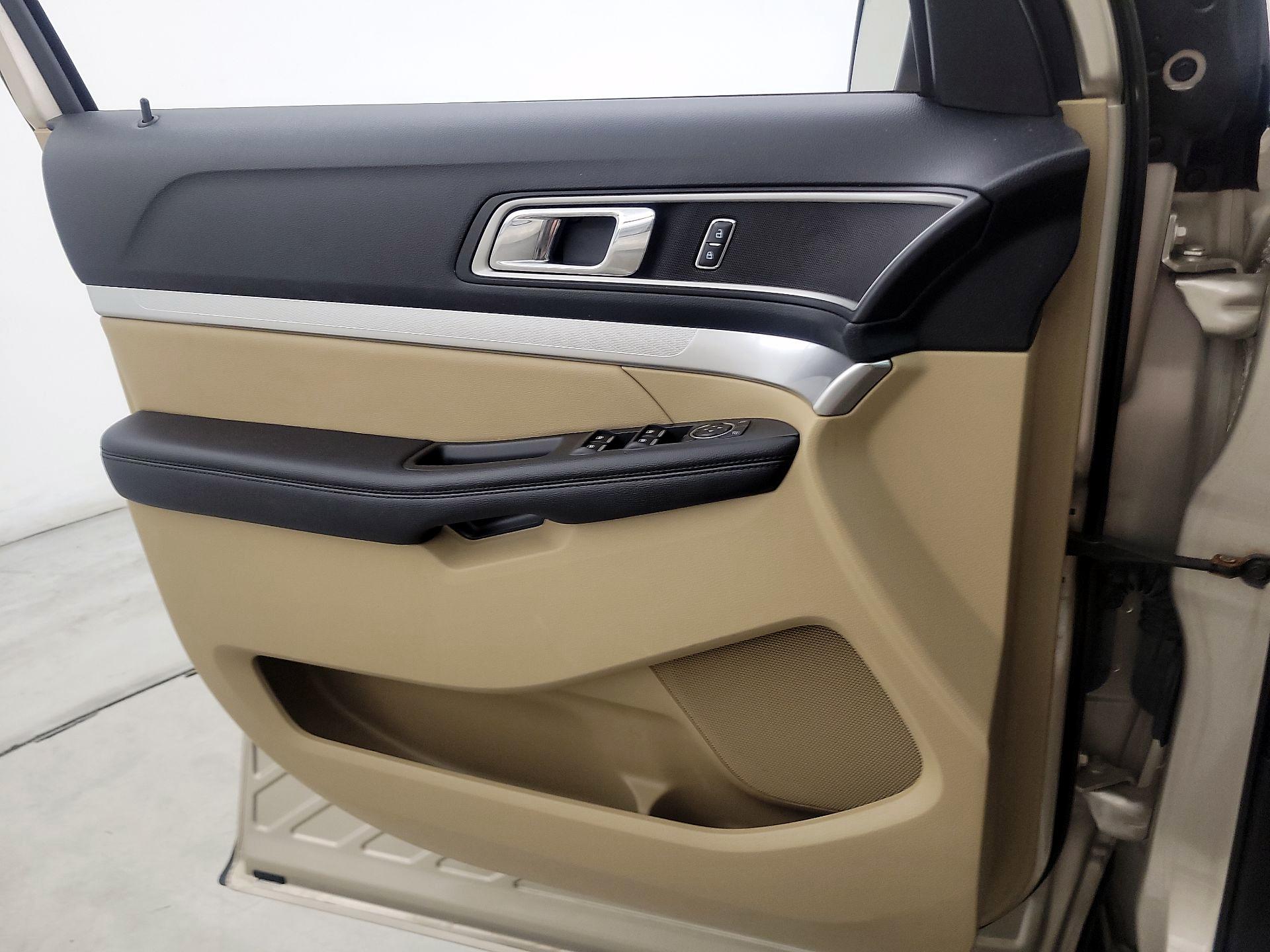 Thumbnail: 2017 Ford Explorer - 12