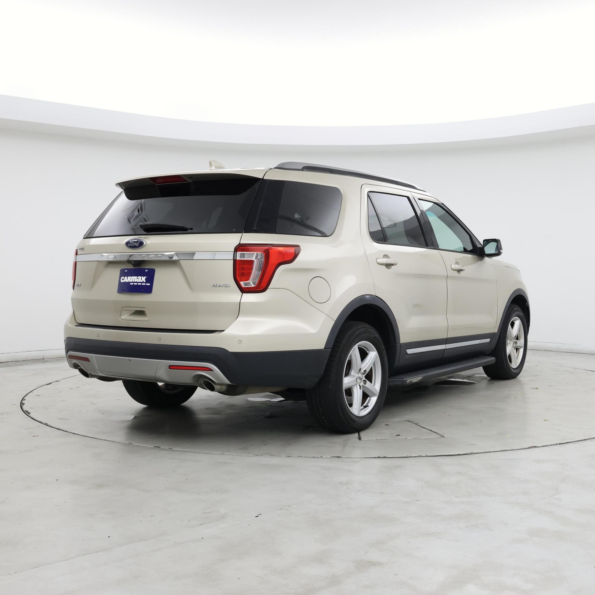 Thumbnail: 2017 Ford Explorer - 8