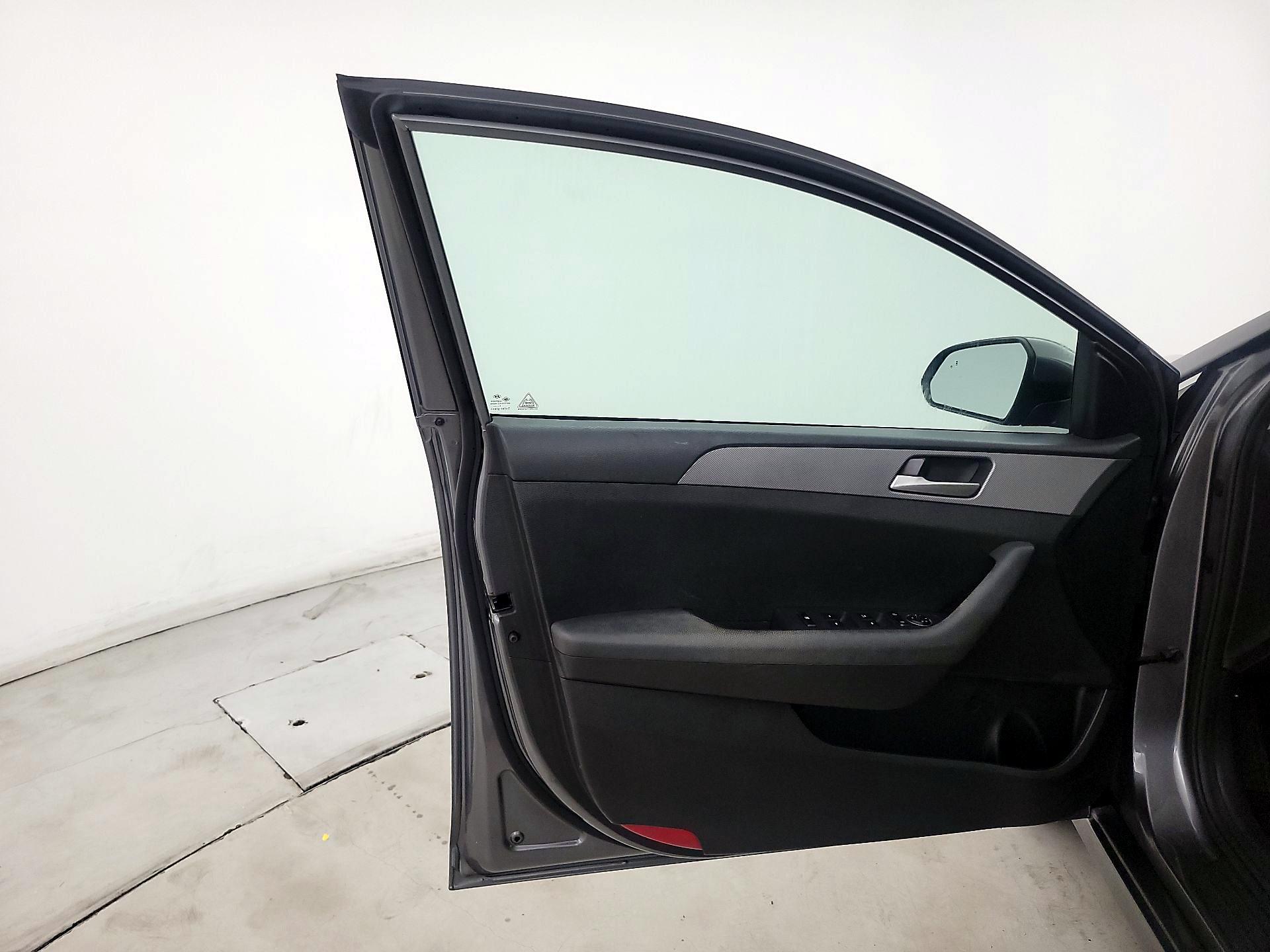 Thumbnail: 2019 Hyundai Sonata - 12