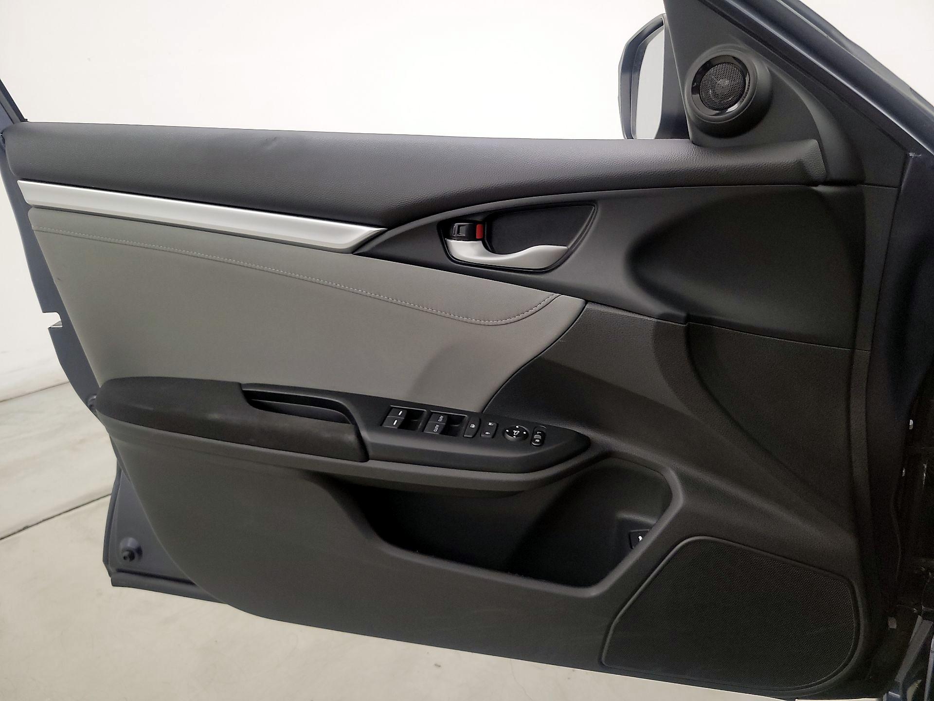 Thumbnail: 2016 Honda Civic - 12