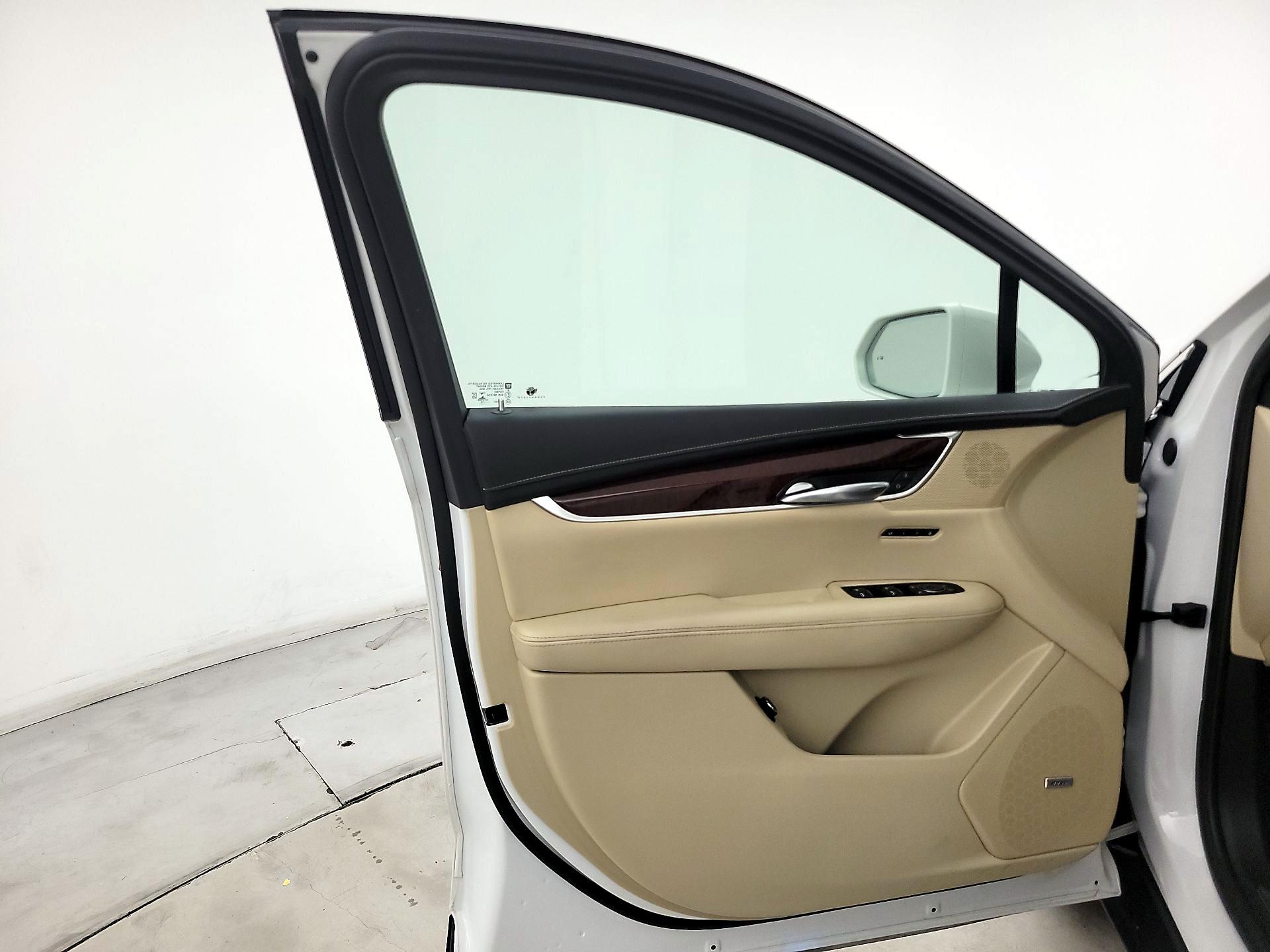 Thumbnail: 2019 Cadillac XT5 - 12