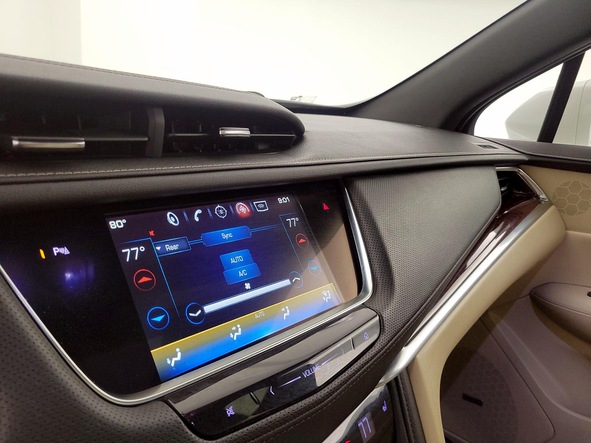Thumbnail: 2019 Cadillac XT5 - 17
