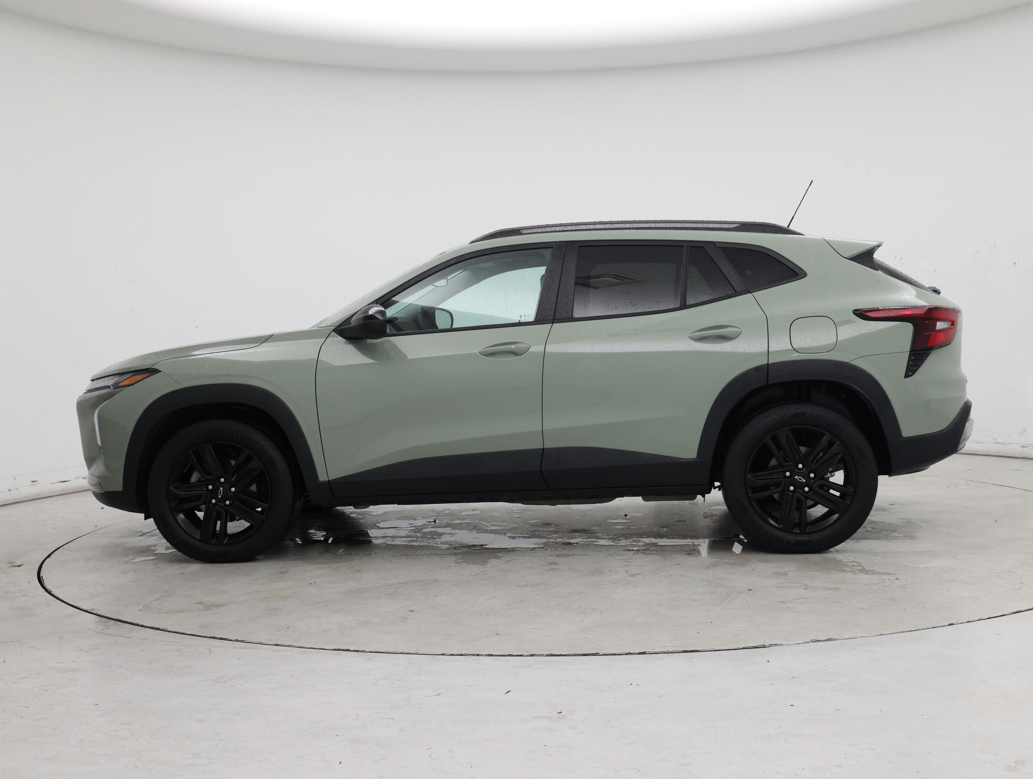 Thumbnail: 2024 Chevrolet Trax - 3