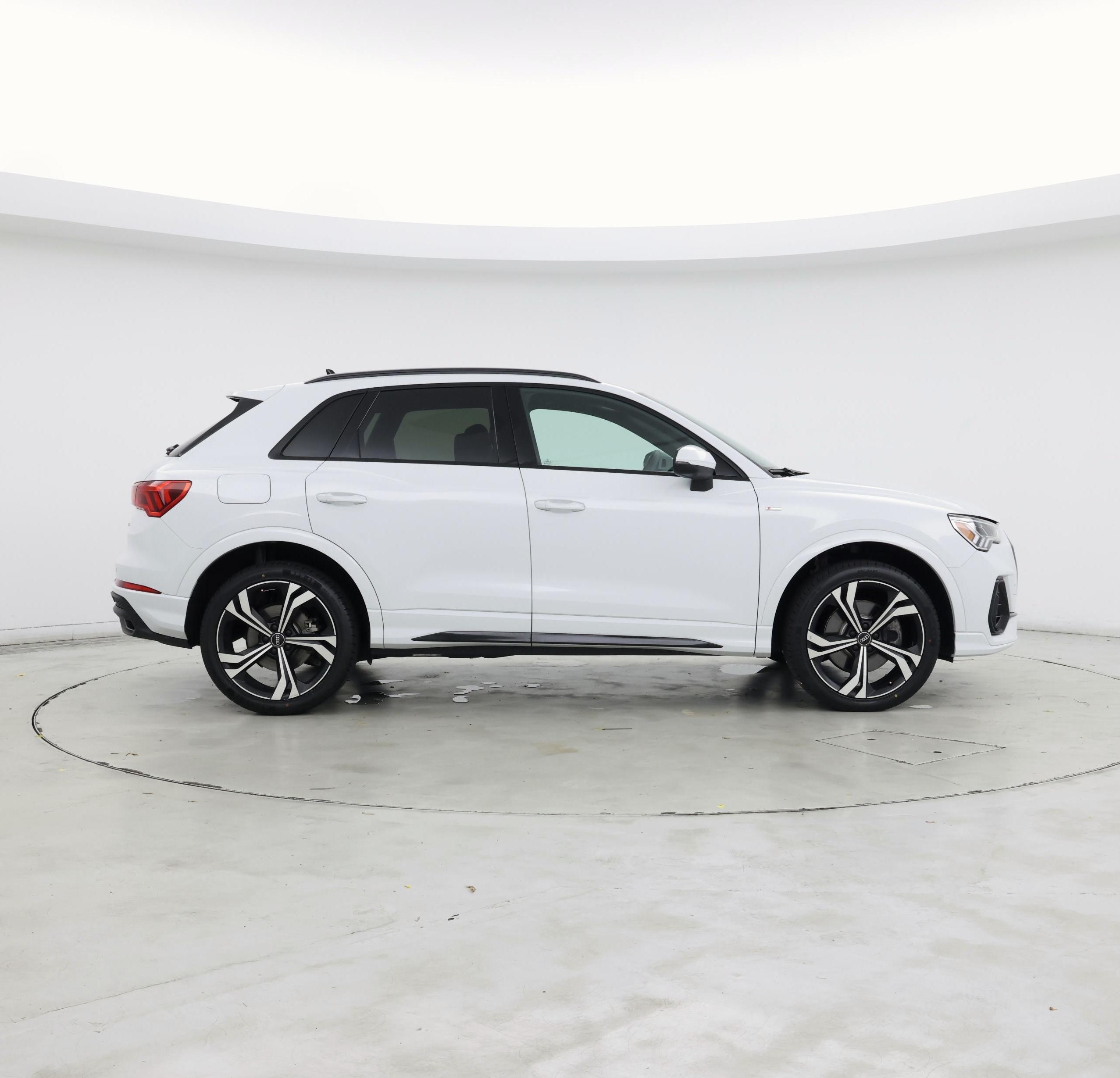 Thumbnail: 2023 Audi Q3 - 7