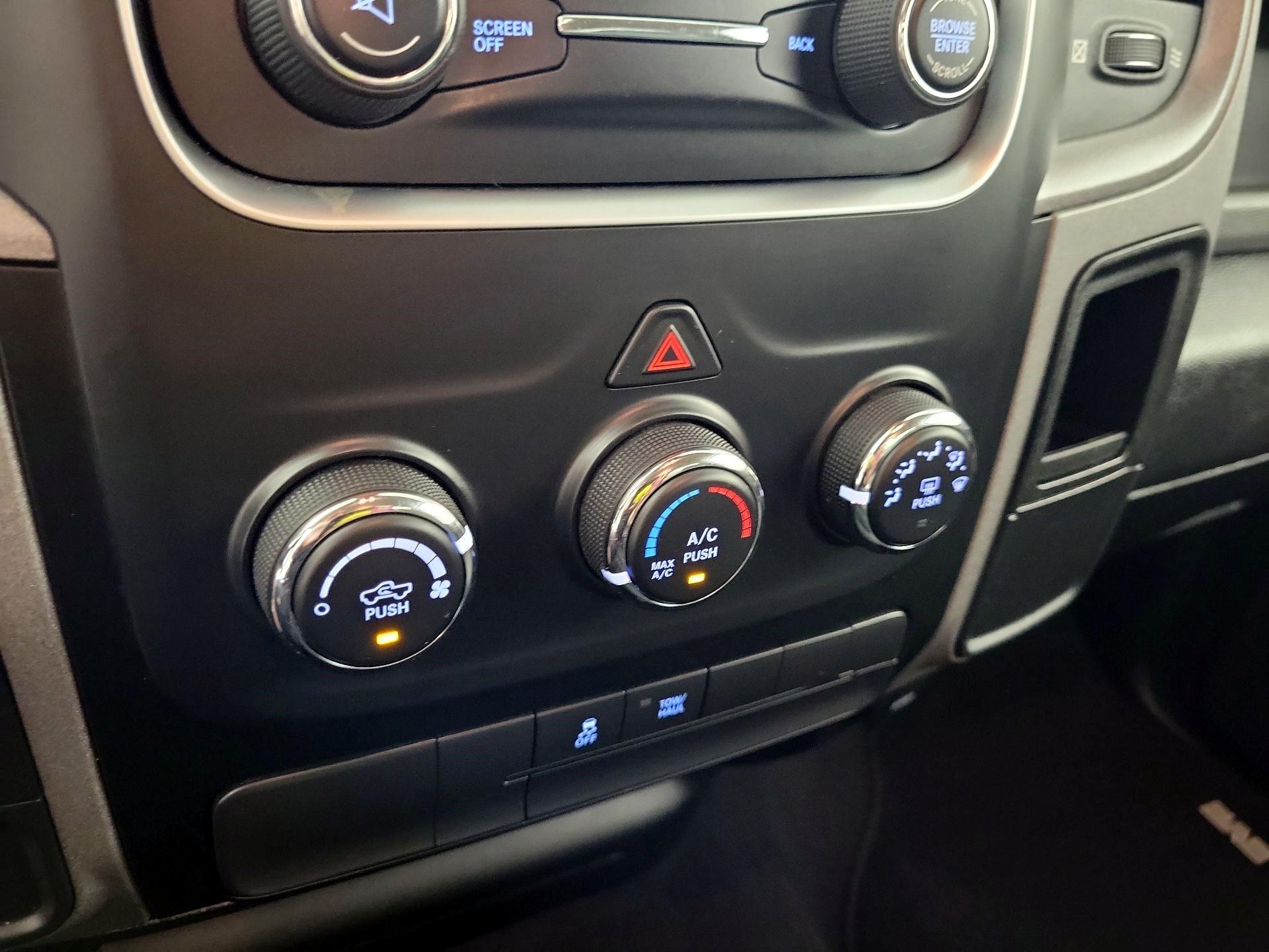 Thumbnail: 2020 RAM 1500 Classic - 14