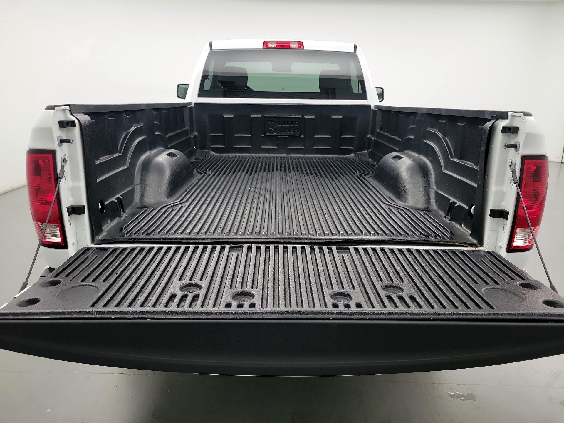 Thumbnail: 2020 RAM 1500 Classic - 17