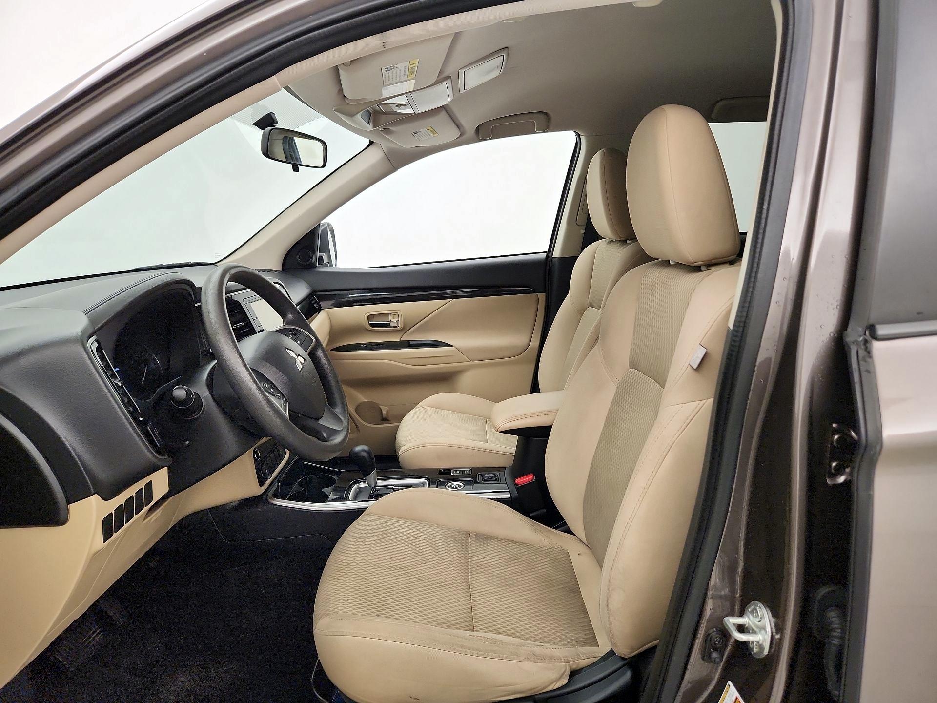 Thumbnail: 2020 Mitsubishi Outlander - 11