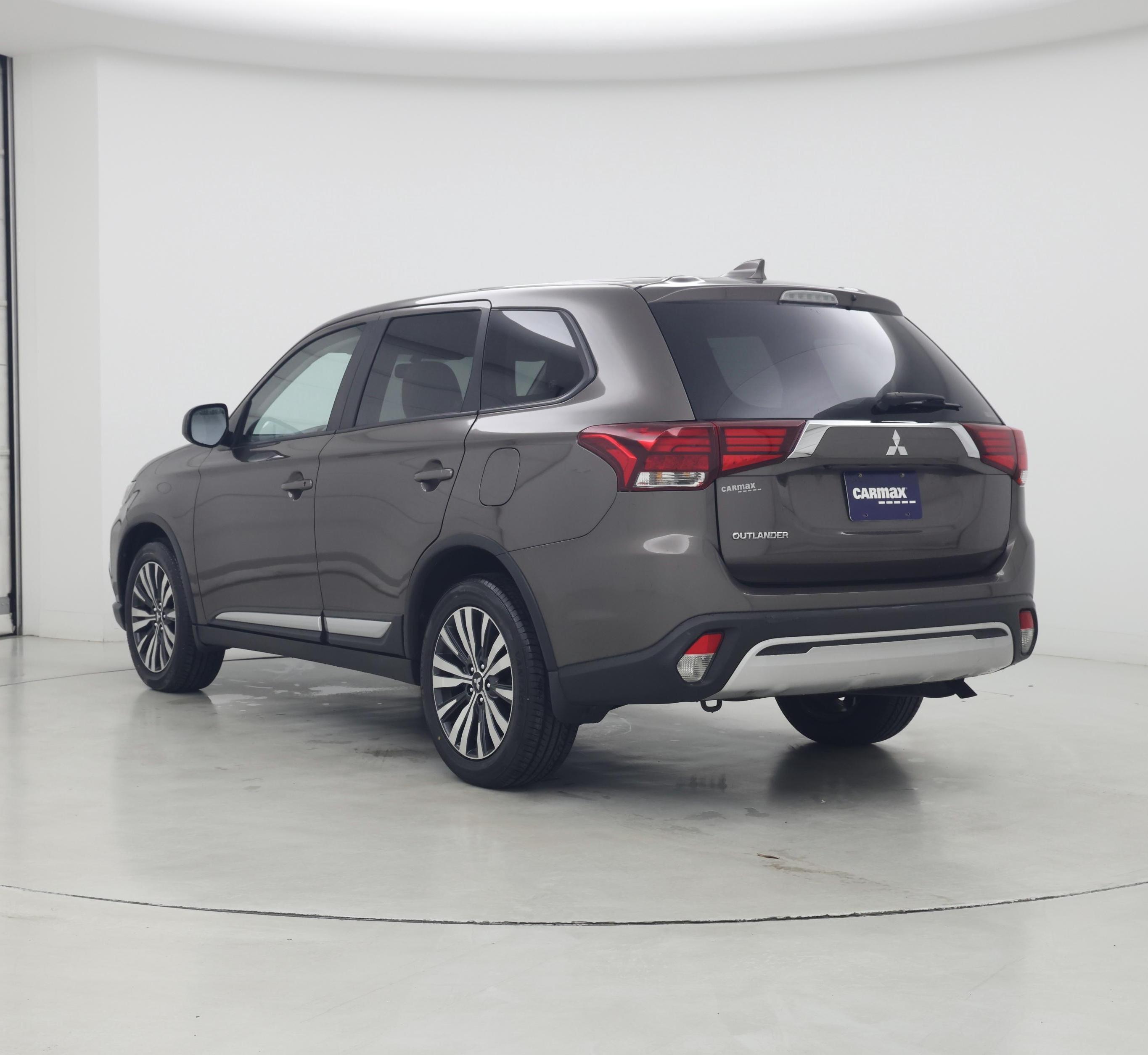 Thumbnail: 2020 Mitsubishi Outlander - 2