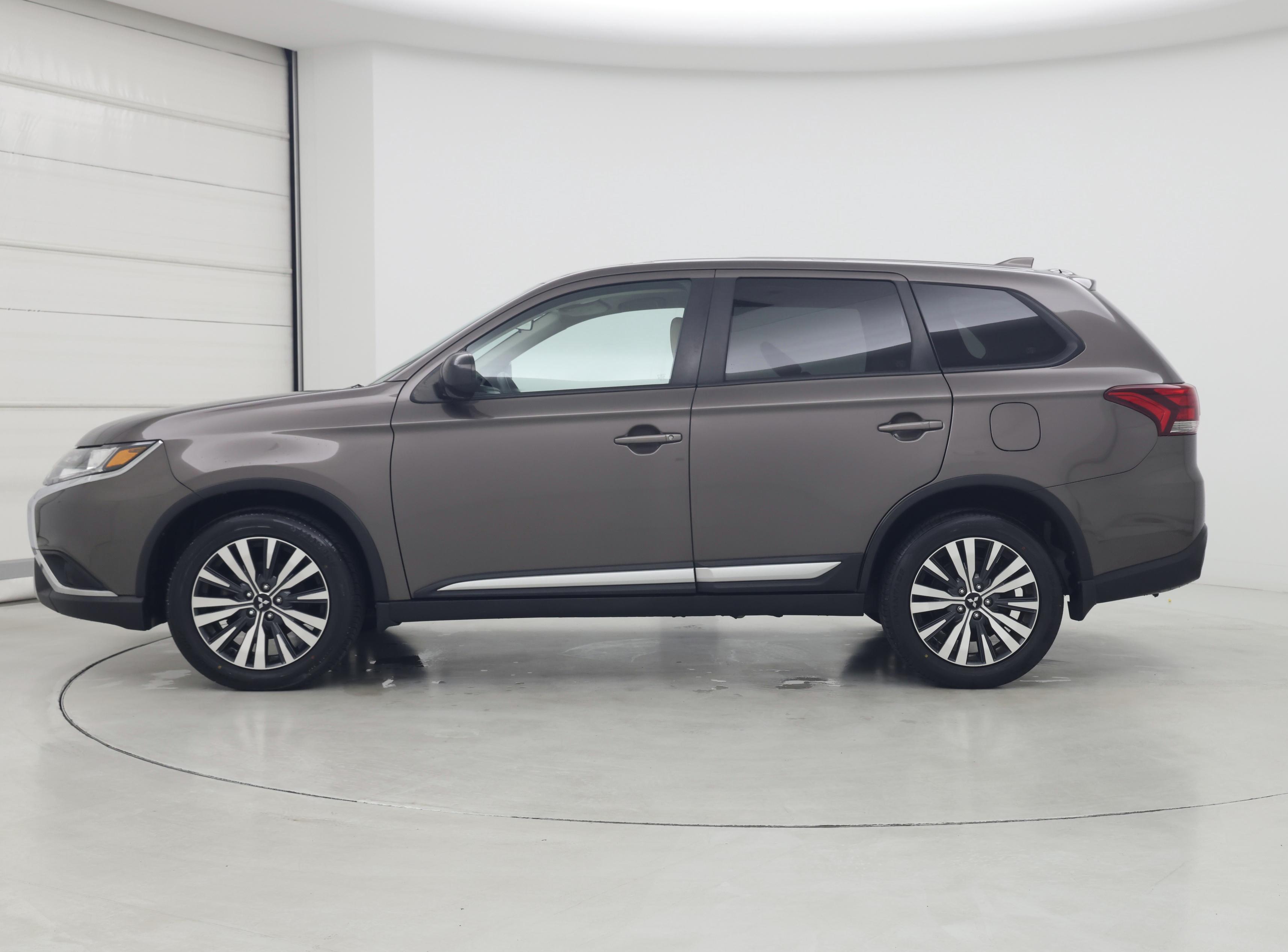 Thumbnail: 2020 Mitsubishi Outlander - 3