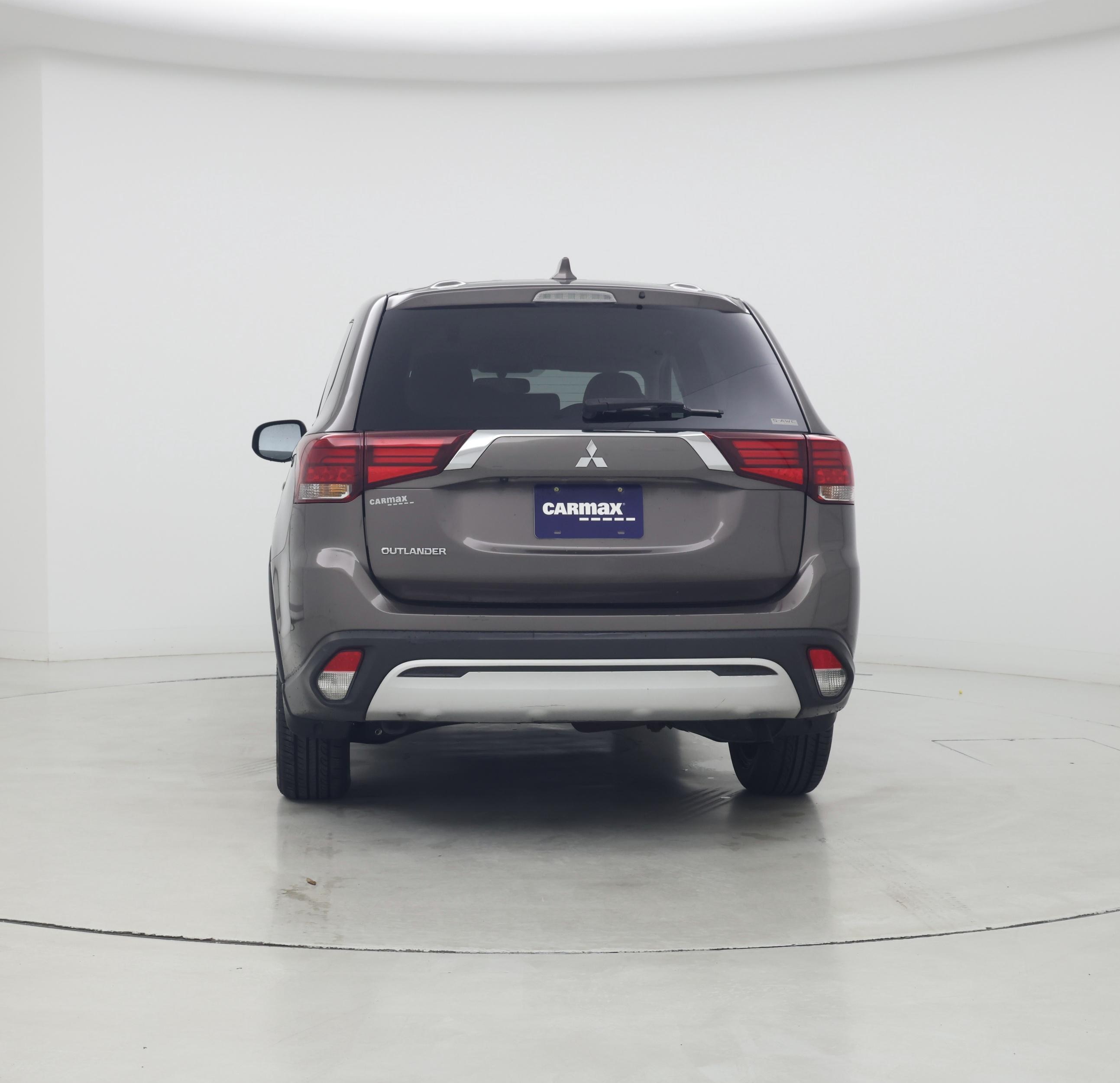 Thumbnail: 2020 Mitsubishi Outlander - 6