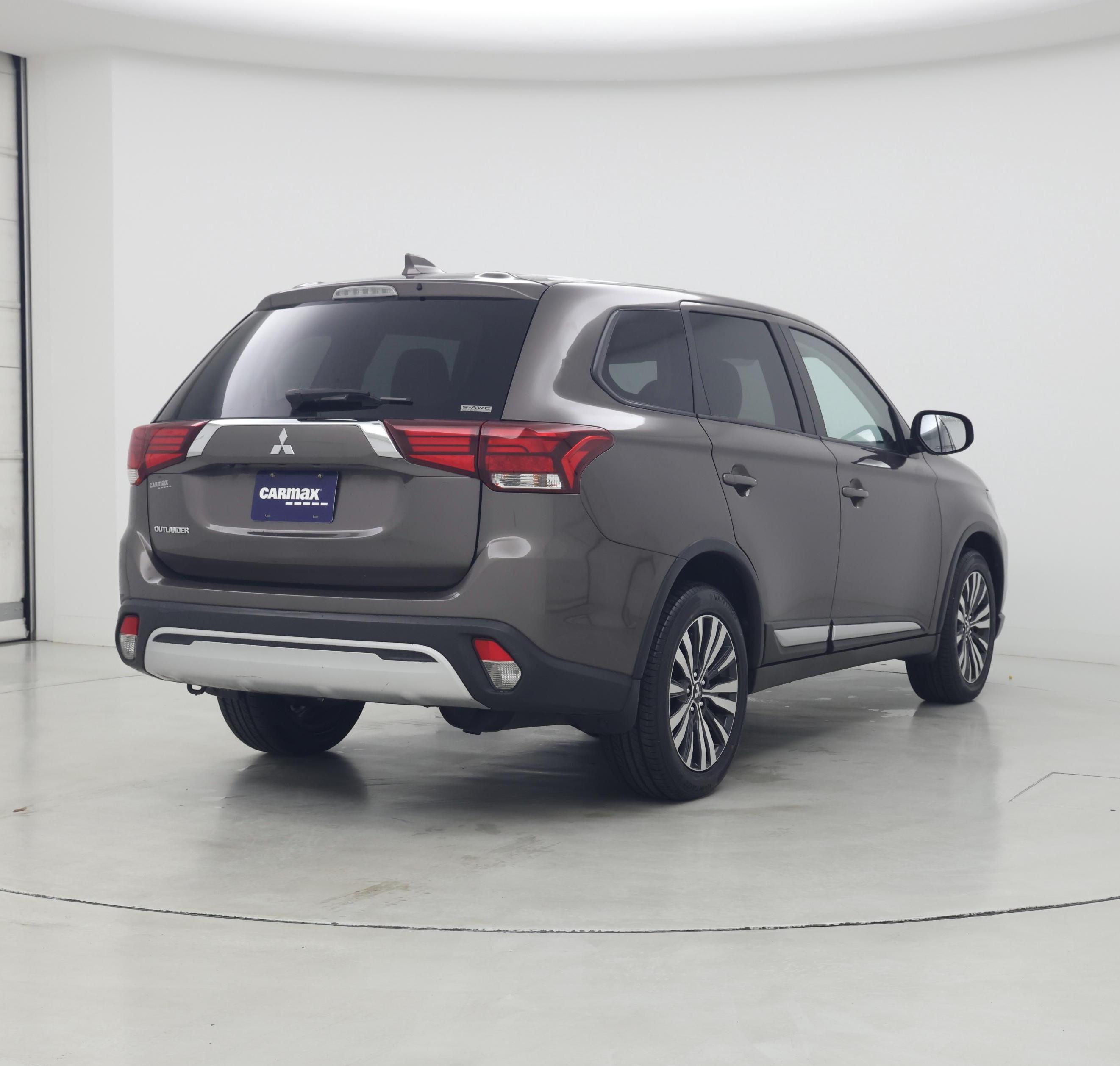 Thumbnail: 2020 Mitsubishi Outlander - 8