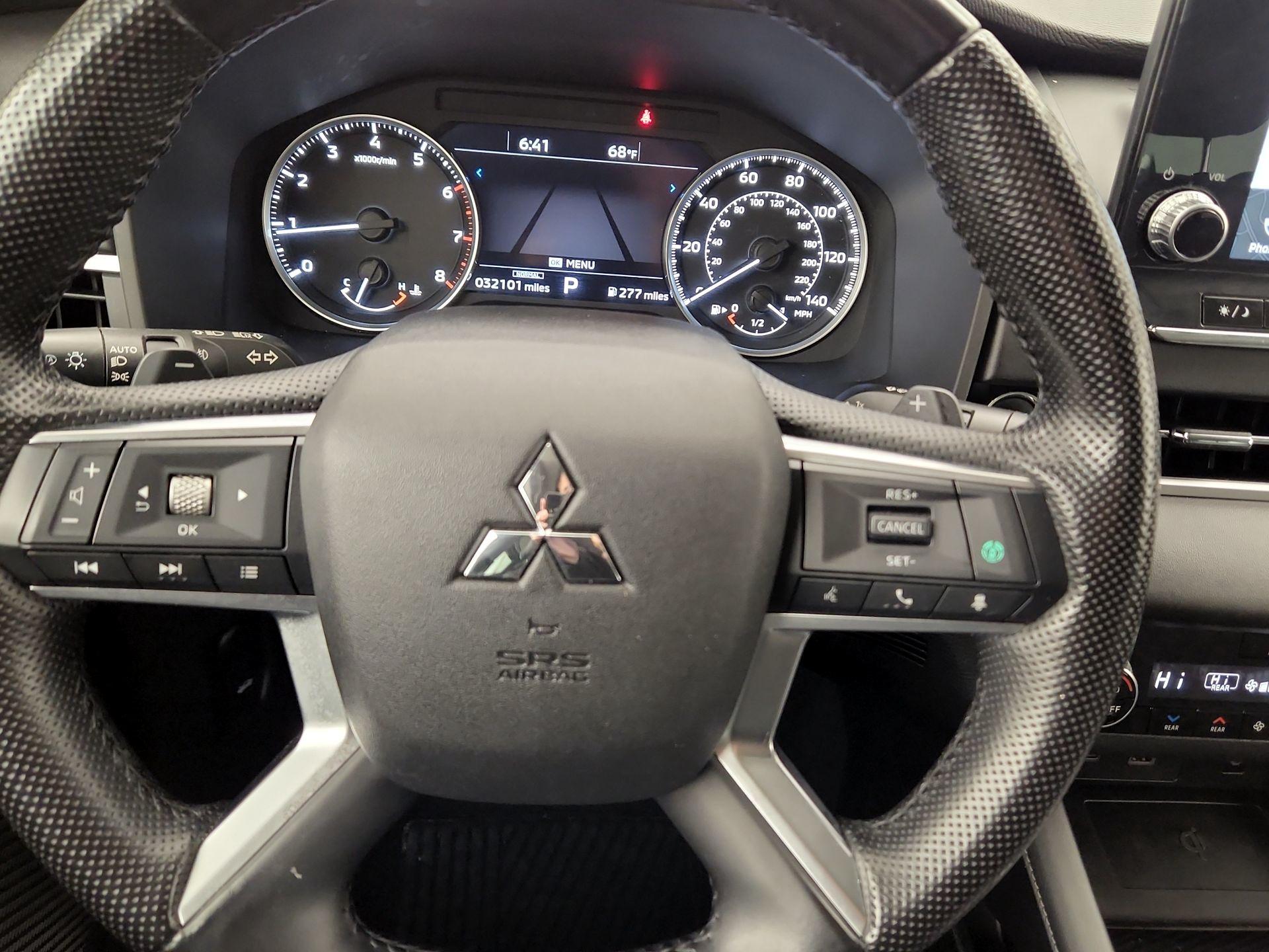 Thumbnail: 2022 Mitsubishi Outlander - 10