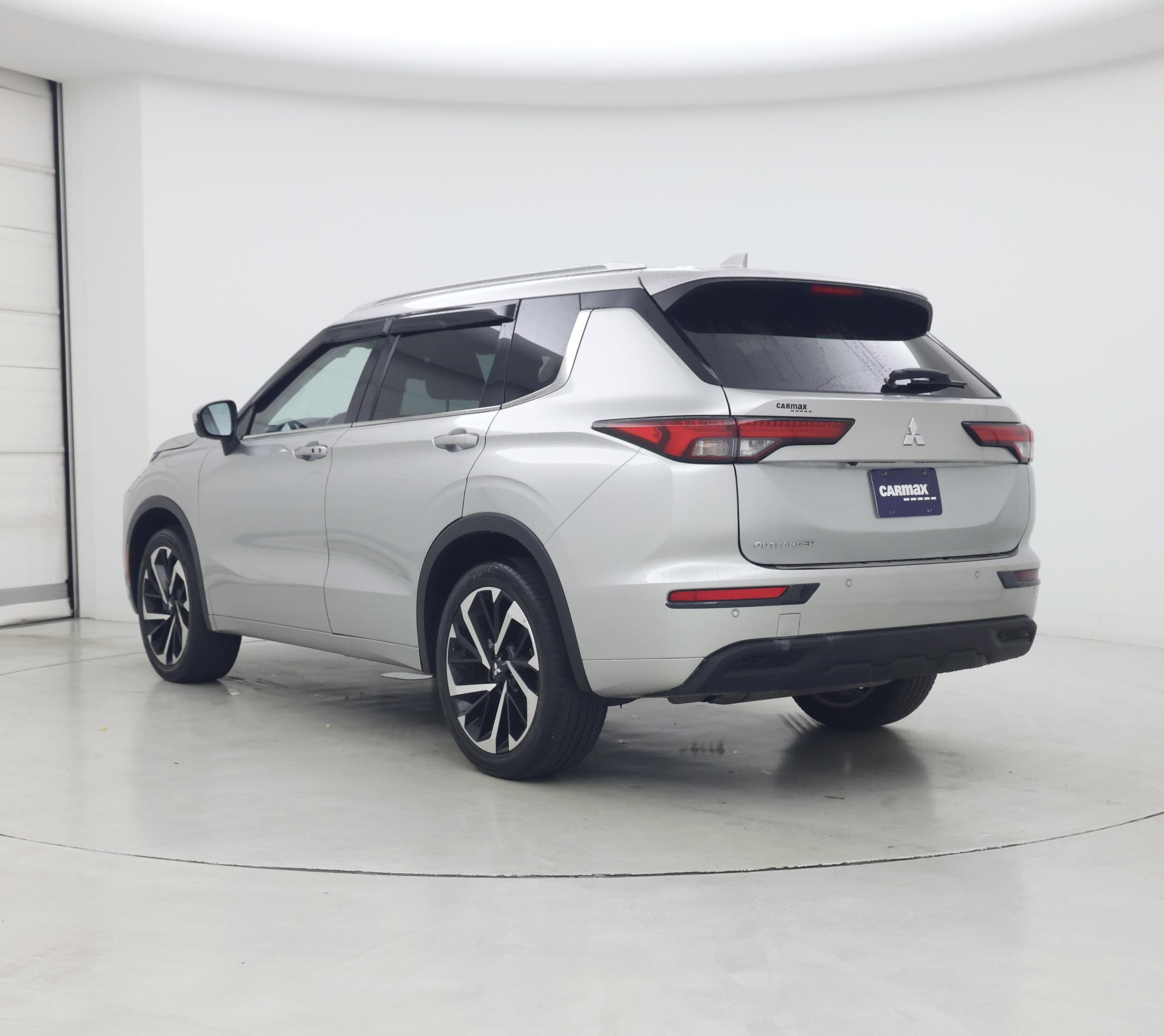 Thumbnail: 2022 Mitsubishi Outlander - 2