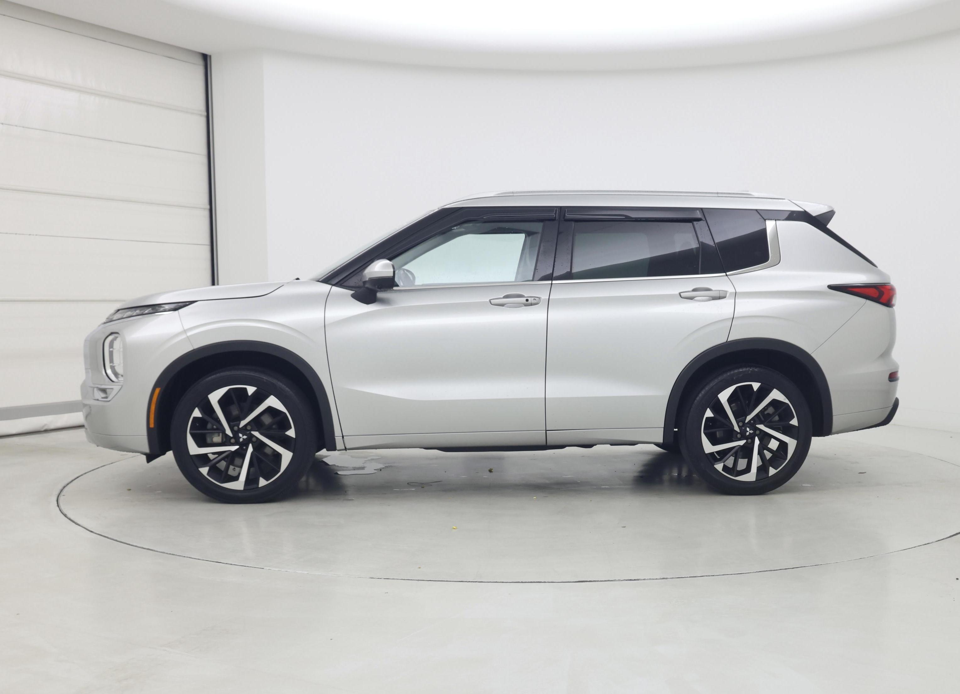 Thumbnail: 2022 Mitsubishi Outlander - 3