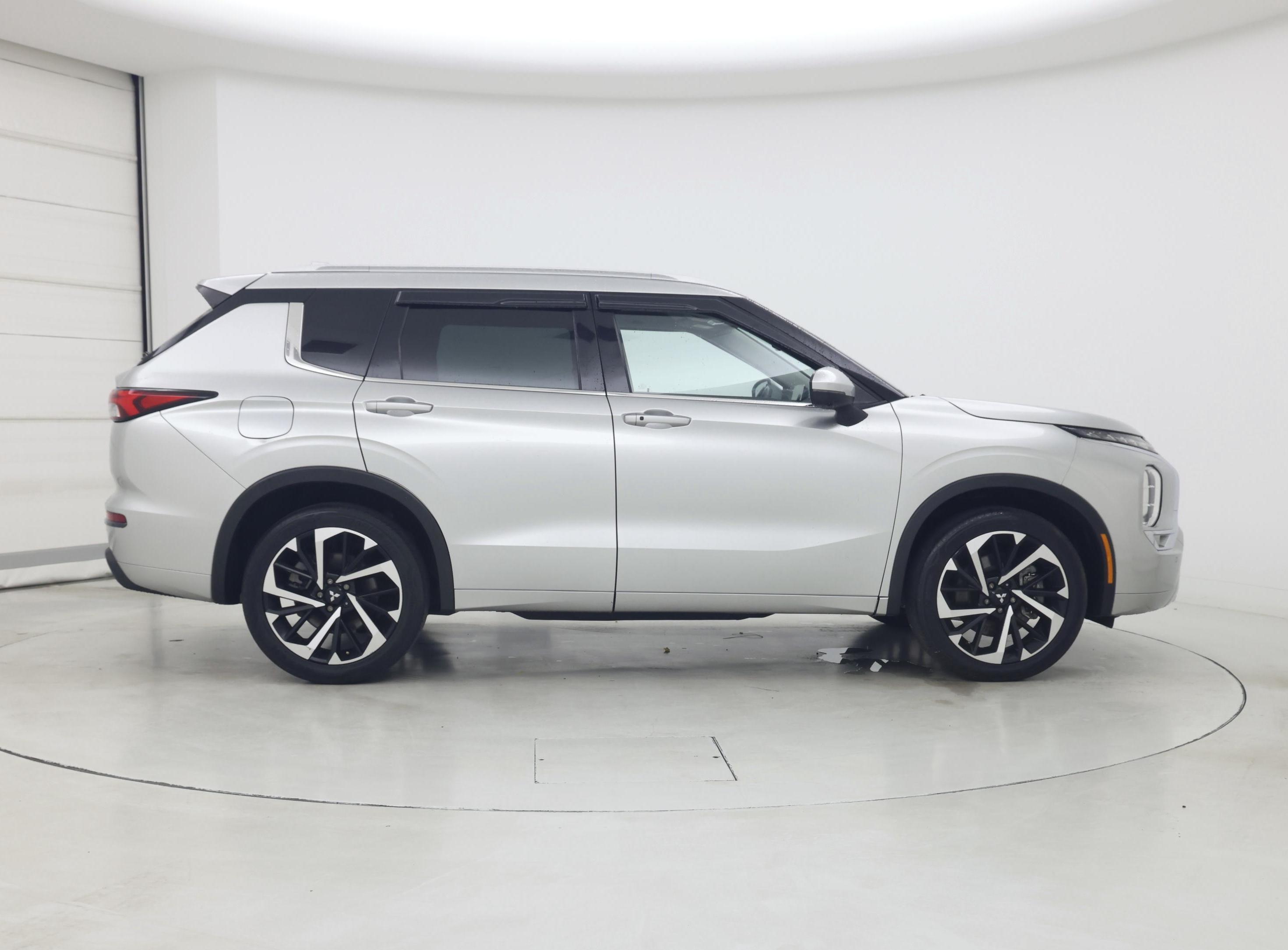Thumbnail: 2022 Mitsubishi Outlander - 7