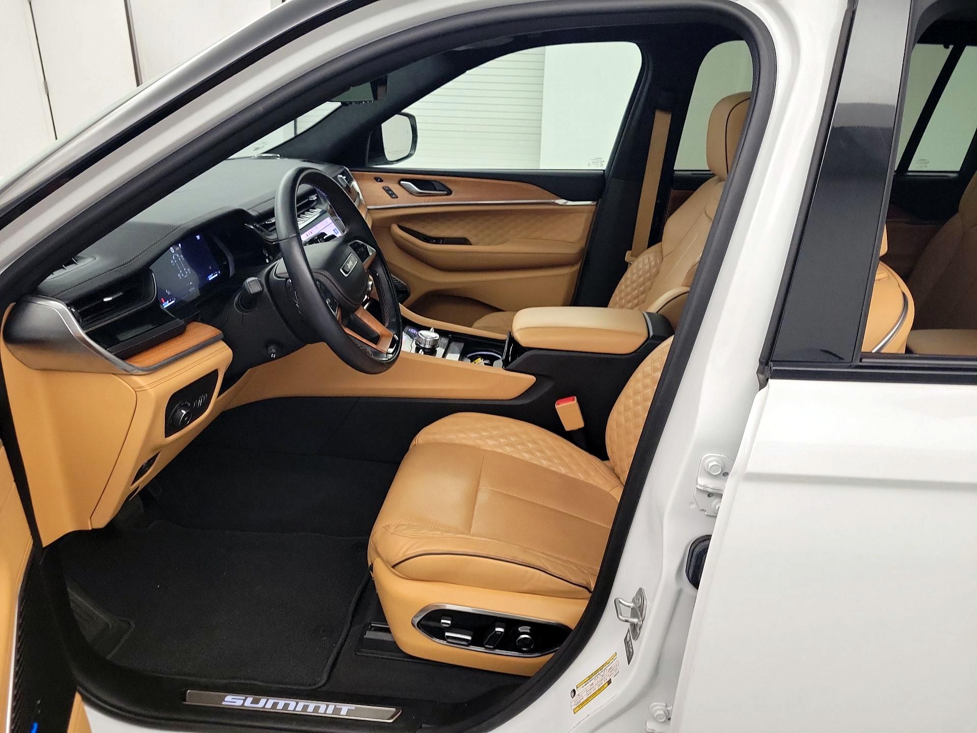 Thumbnail: 2022 Jeep Grand Cherokee L - 9