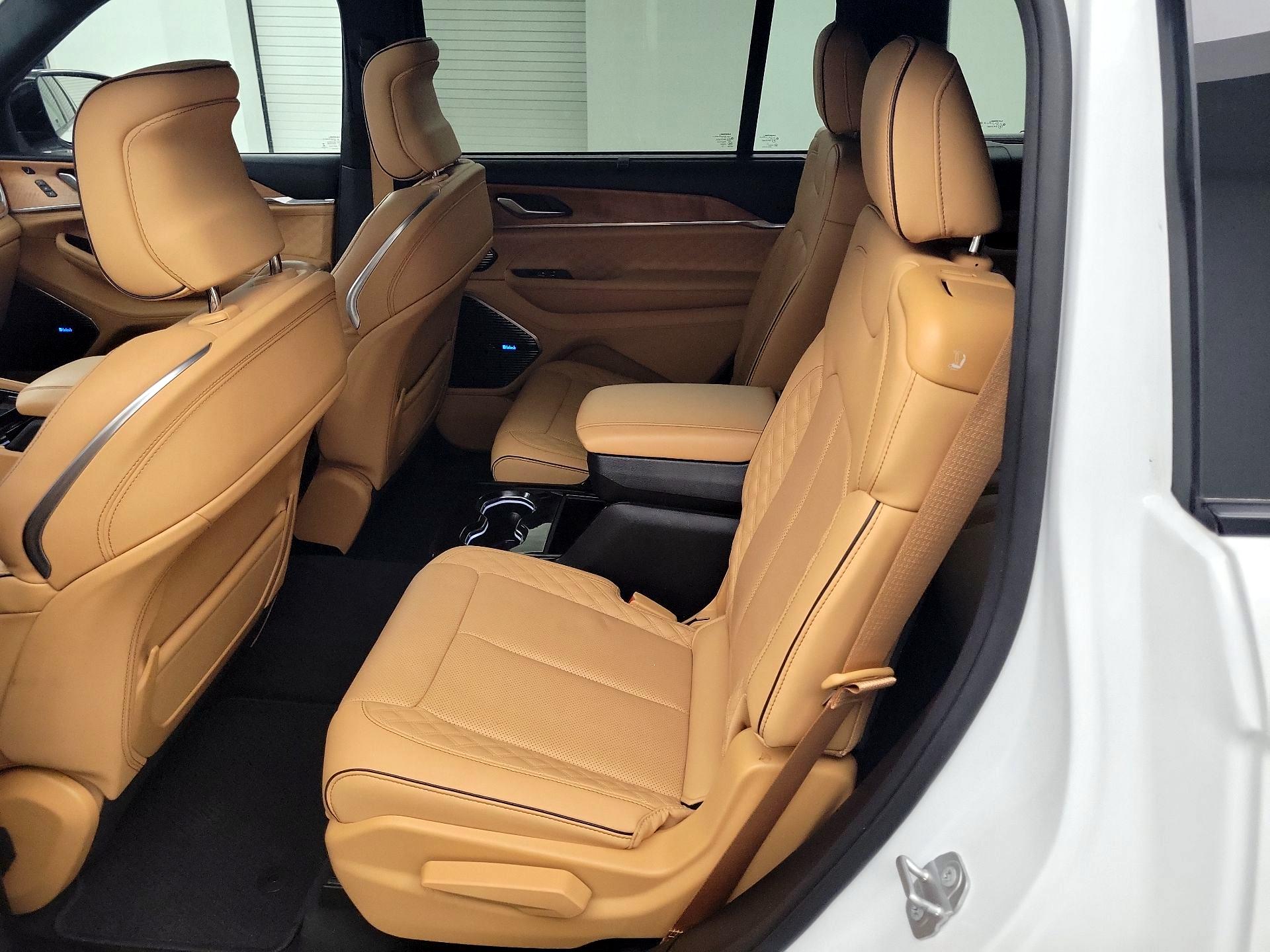 Thumbnail: 2022 Jeep Grand Cherokee L - 19