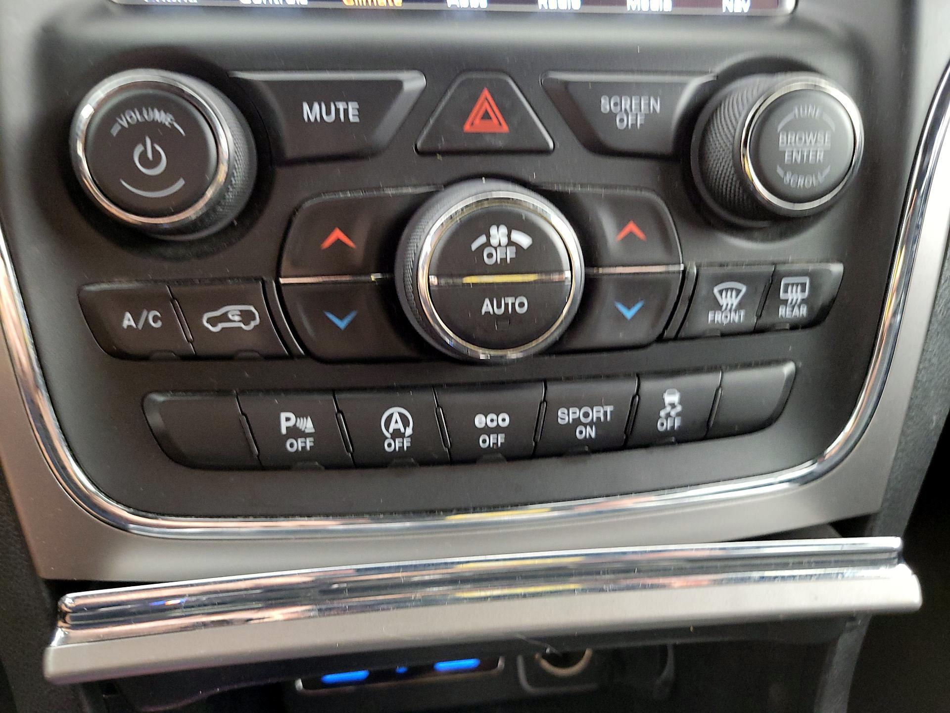 Thumbnail: 2018 Jeep Grand Cherokee - 17
