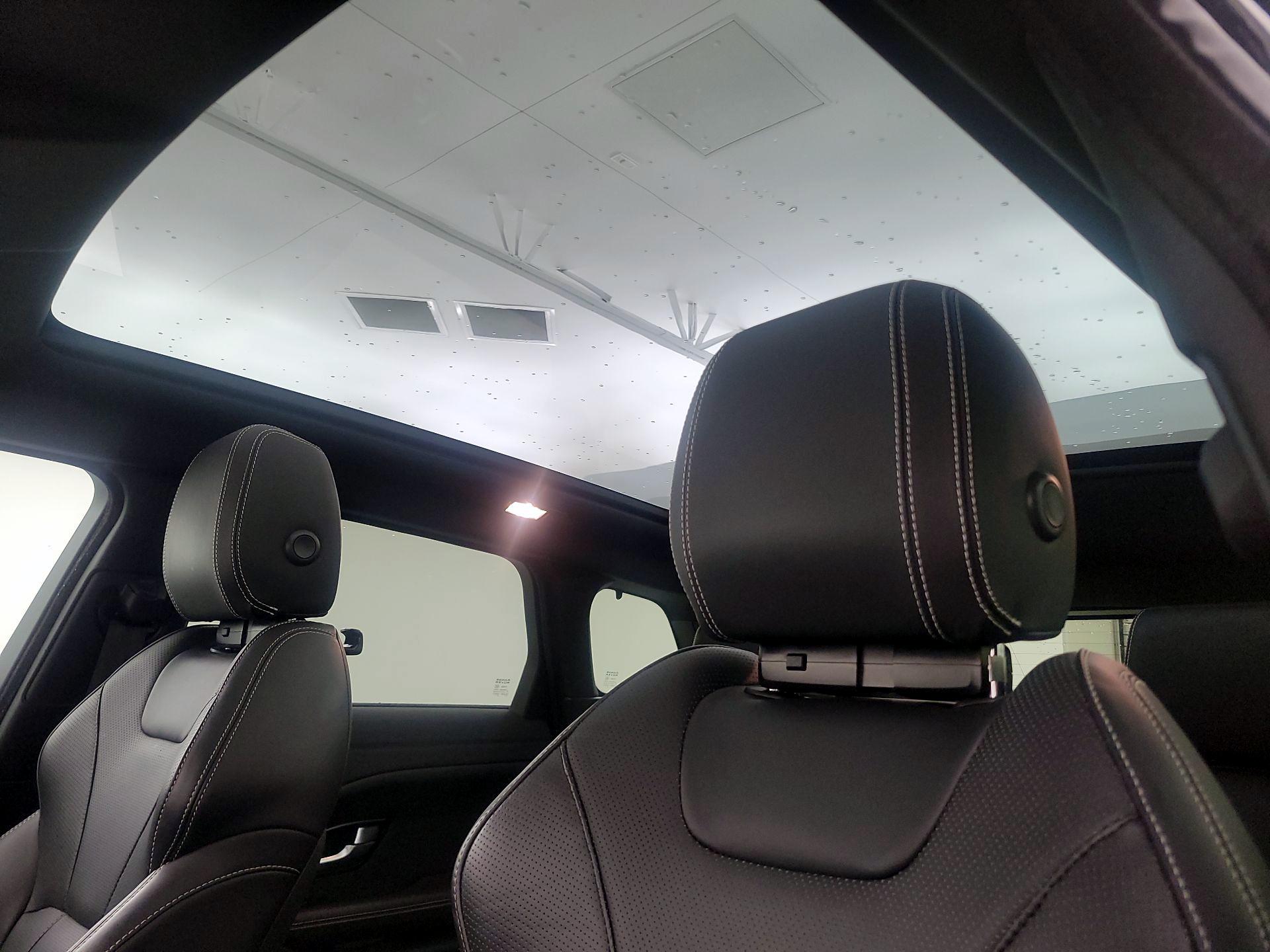 Thumbnail: 2019 Land Rover Range Rover Evoque - 19